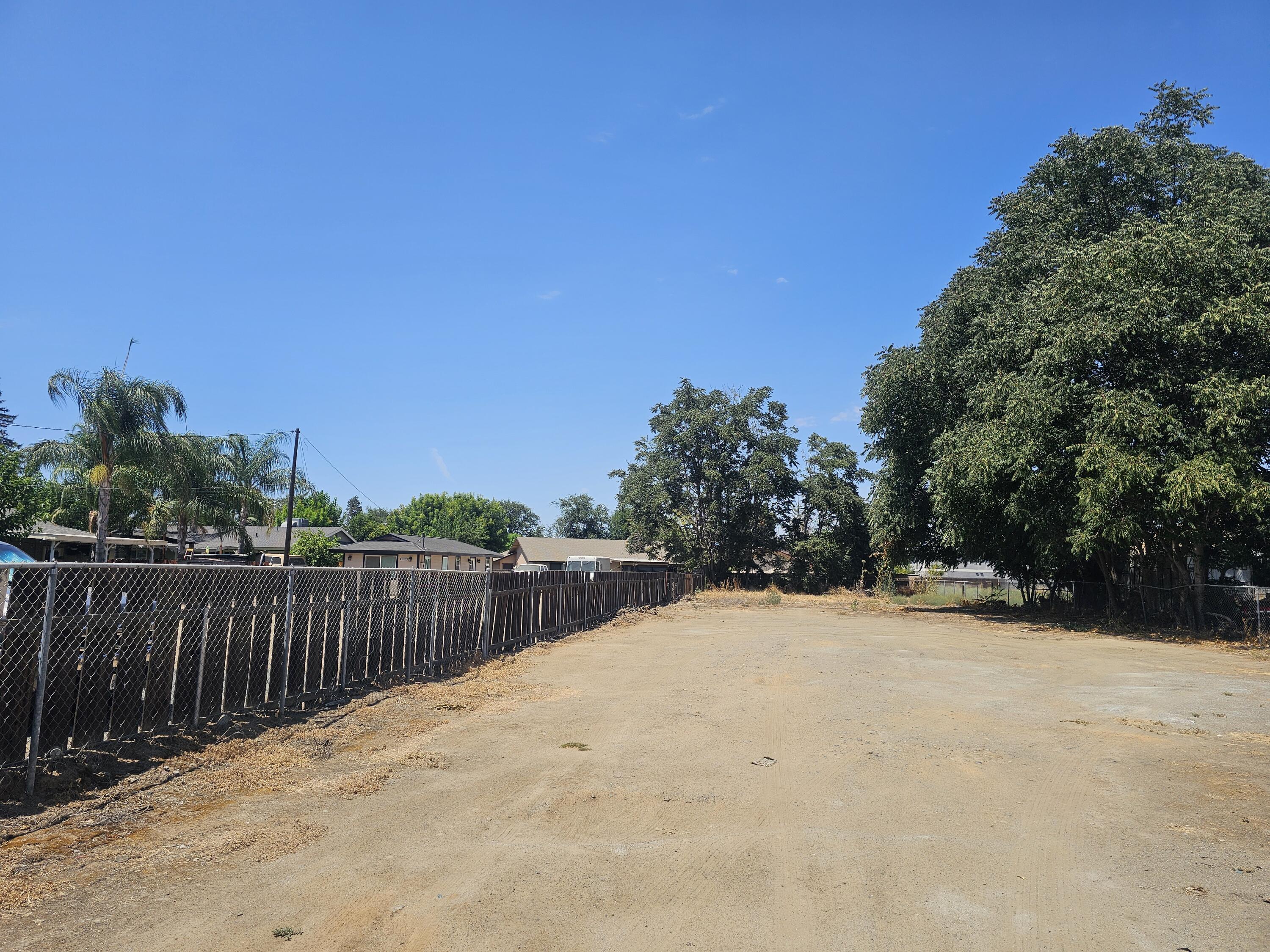 1104 W Westfield Ave, Porterville, CA 93257