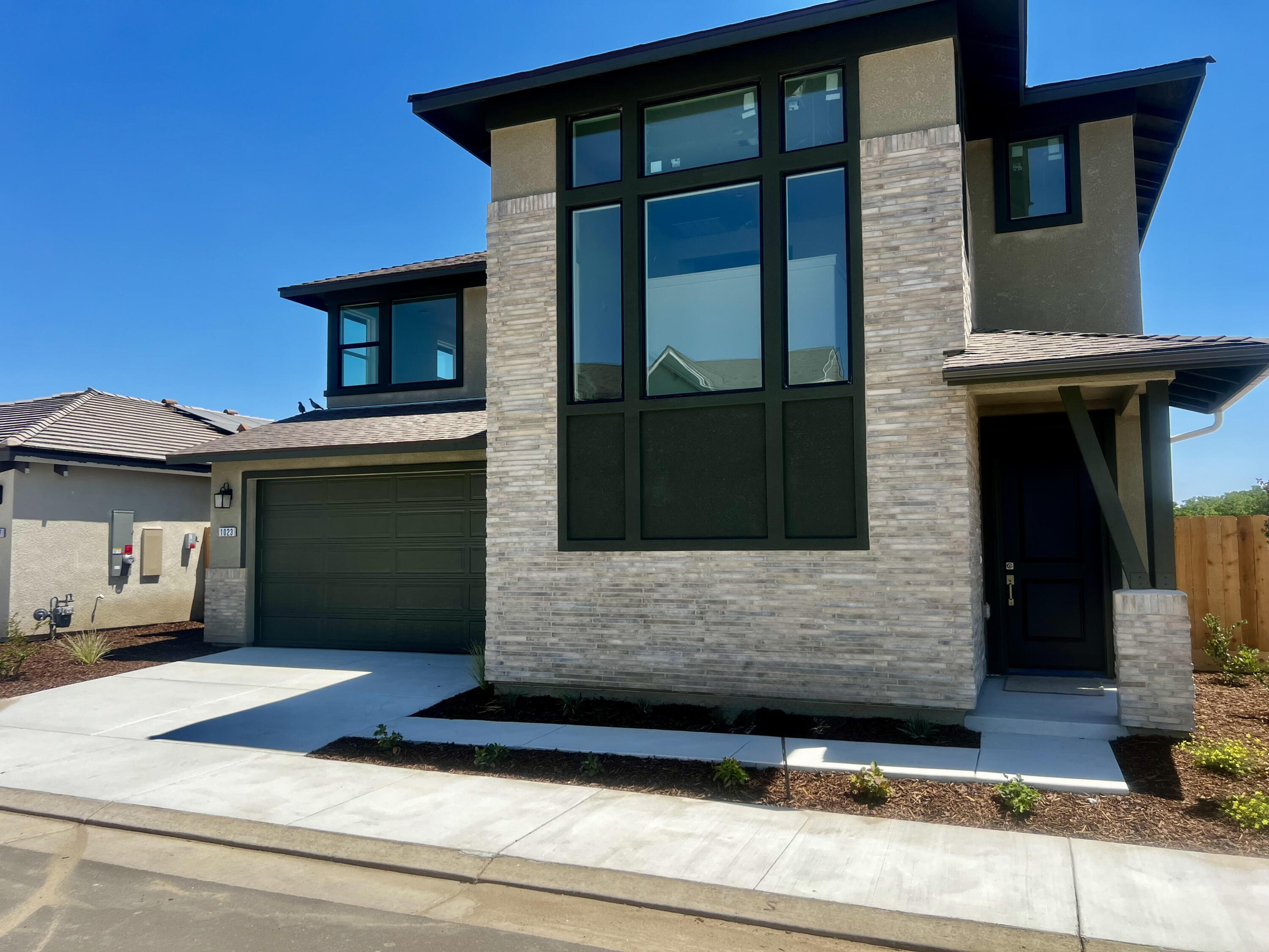 1023 Madrid Ave, Tulare, CA 93274