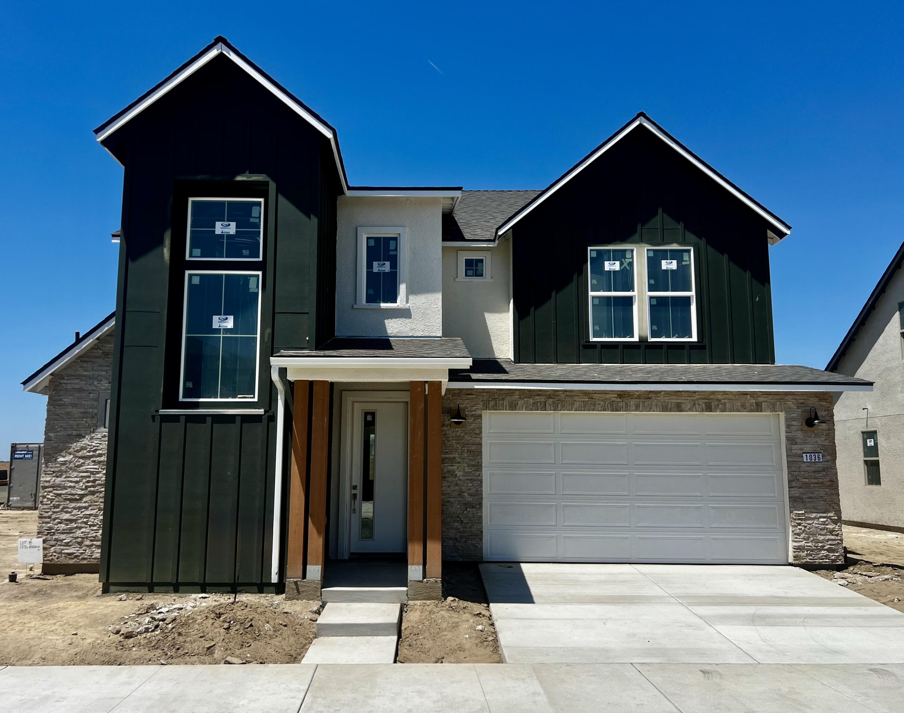 1036 S Madrid Ave, Tulare, CA 93274