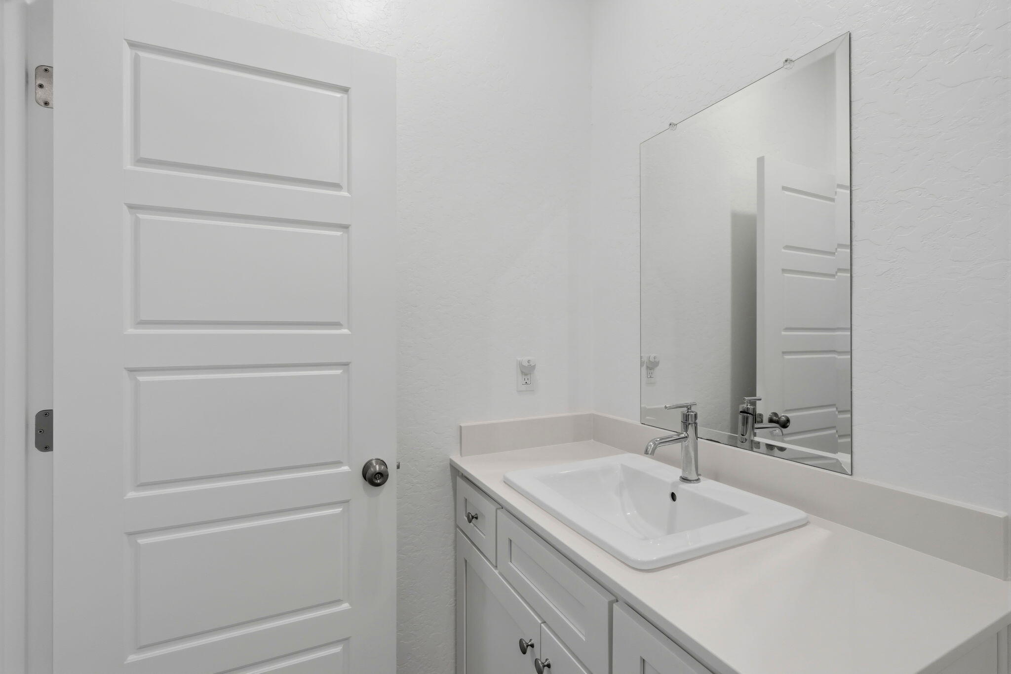 530 Baylor Dr, Lemoore, CA 93245