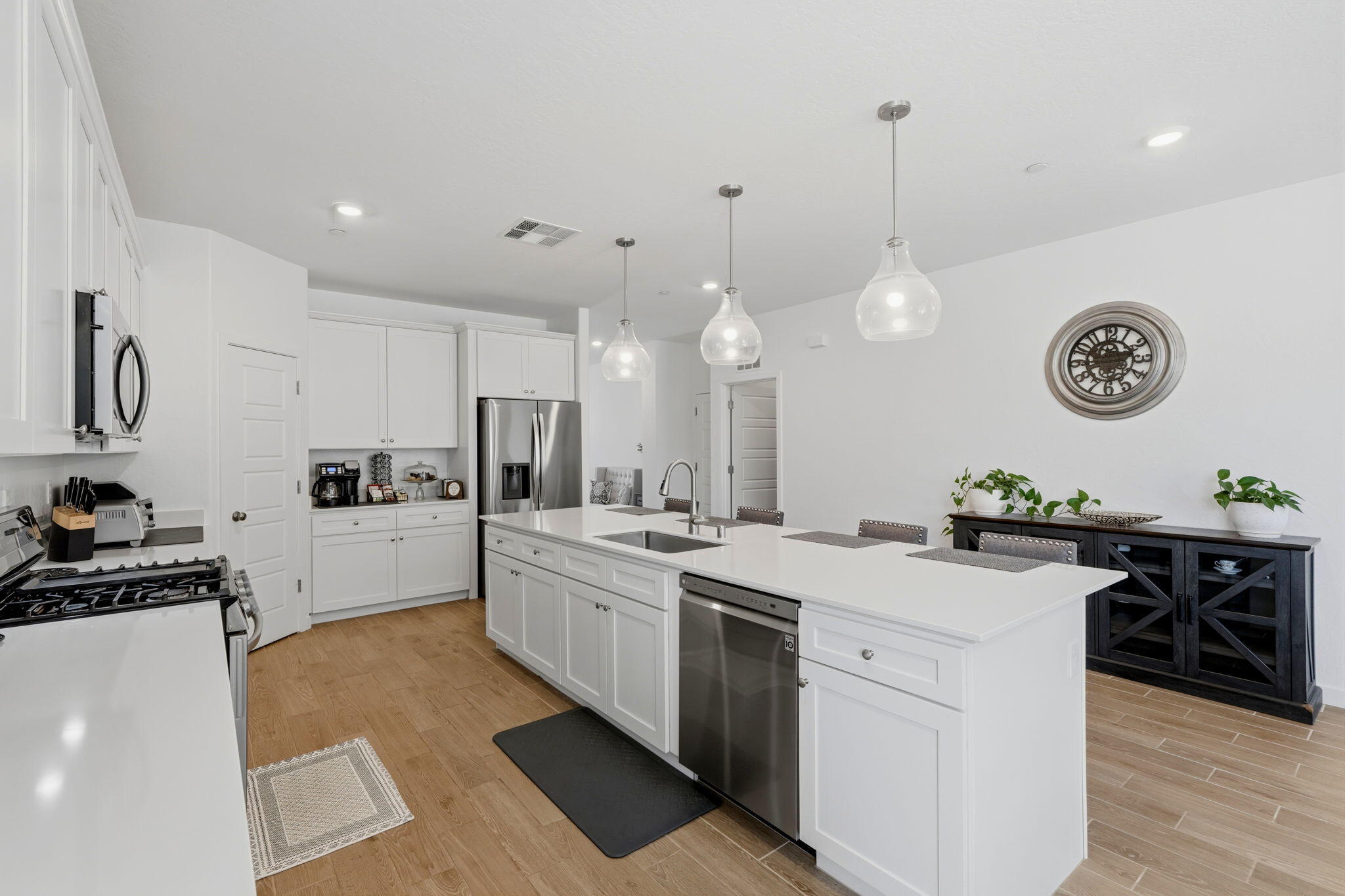530 Baylor Dr, Lemoore, CA 93245