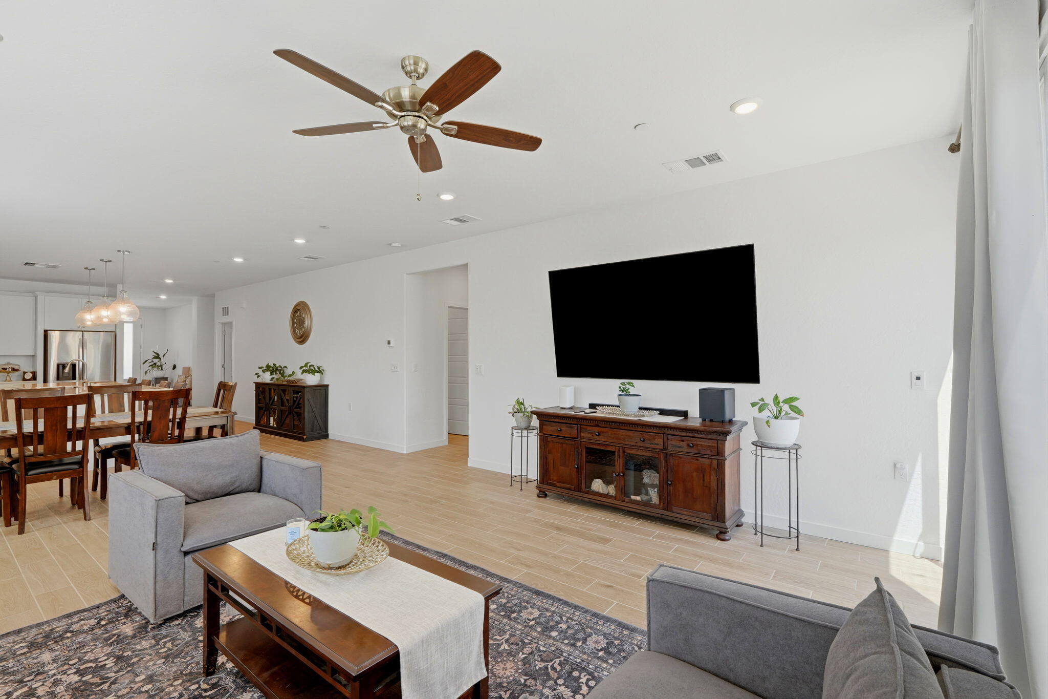 530 Baylor Dr, Lemoore, CA 93245