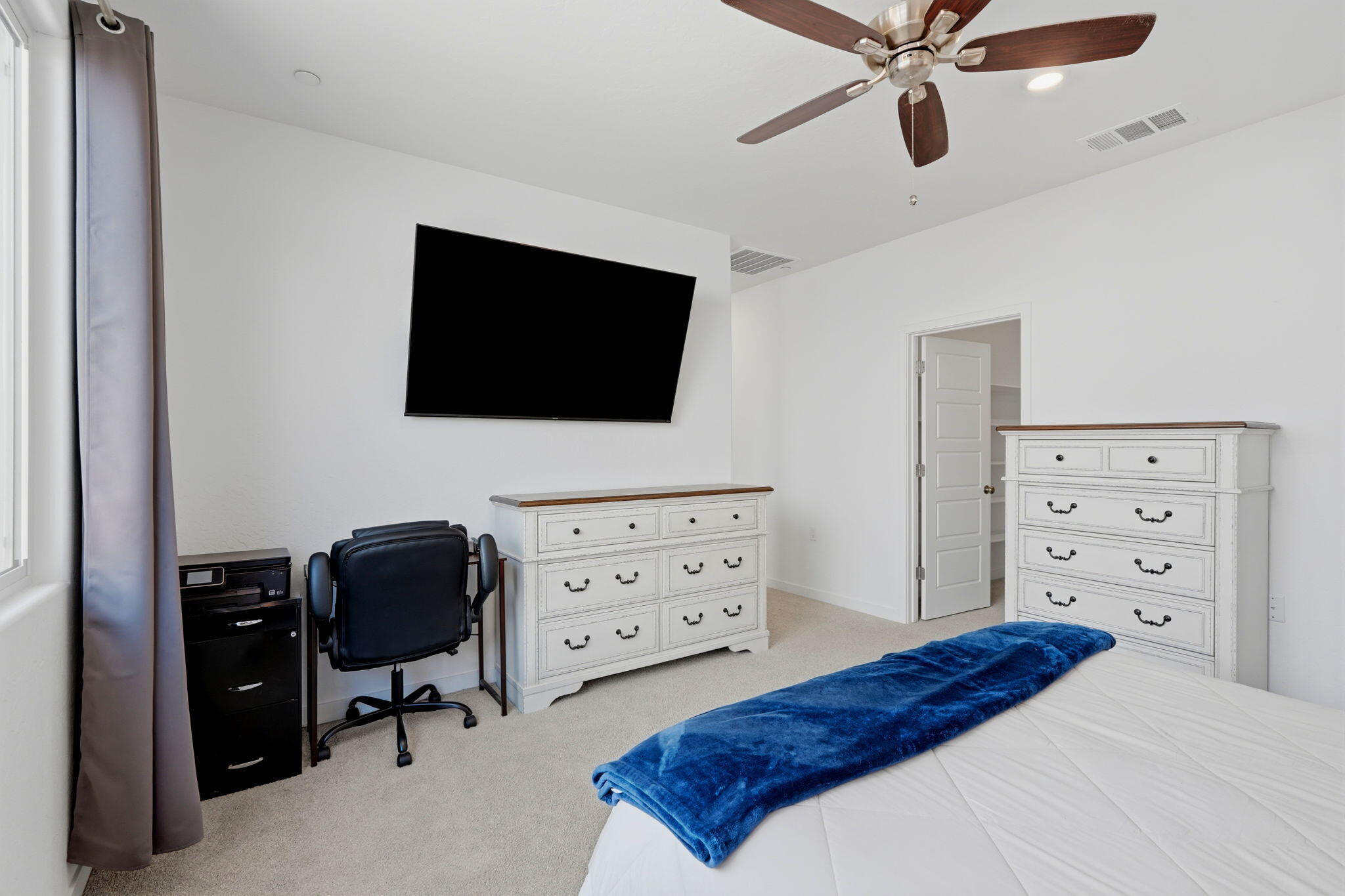 530 Baylor Dr, Lemoore, CA 93245