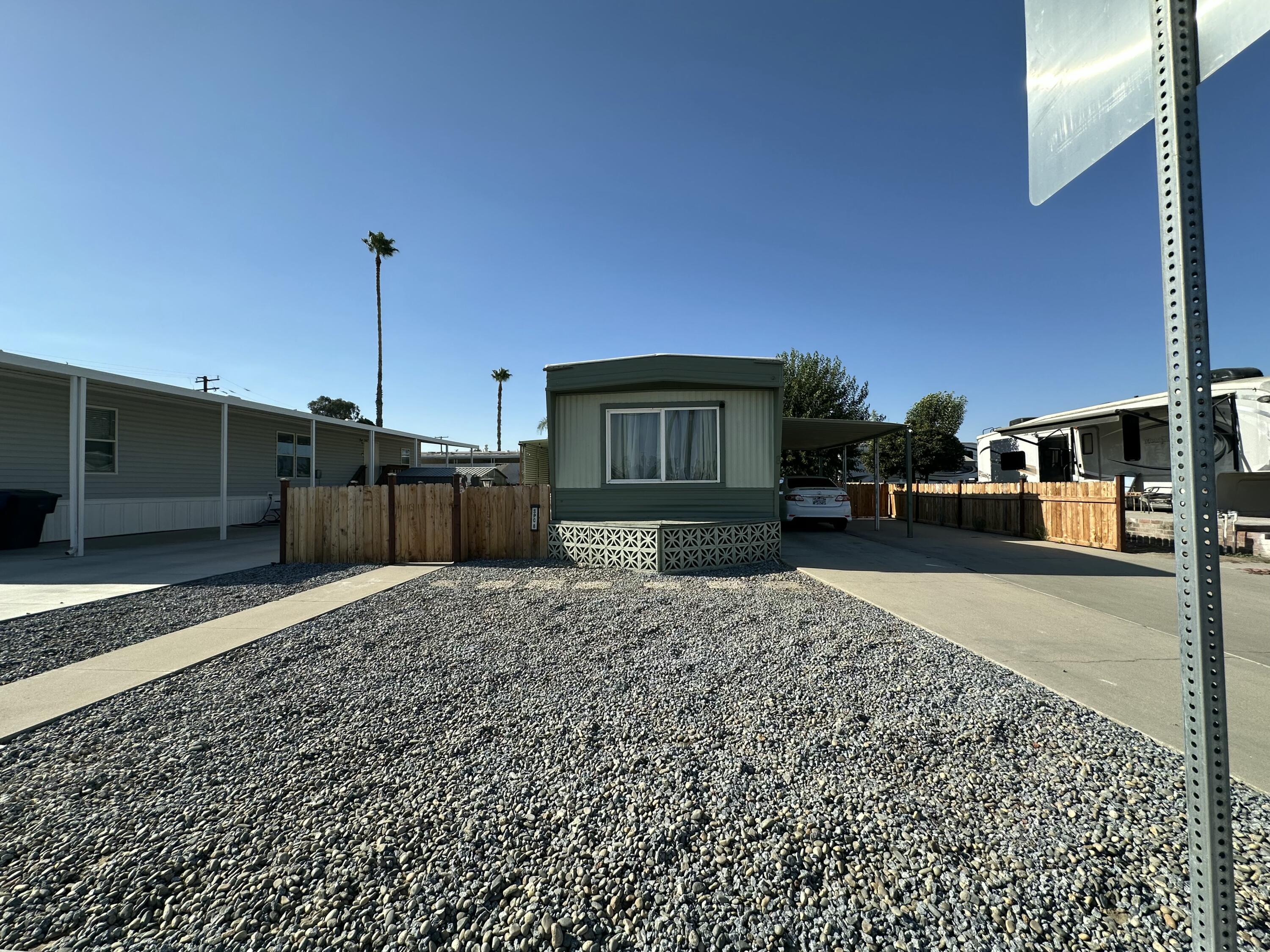 560 W Pleasant Ave #8, Tulare, CA 93274