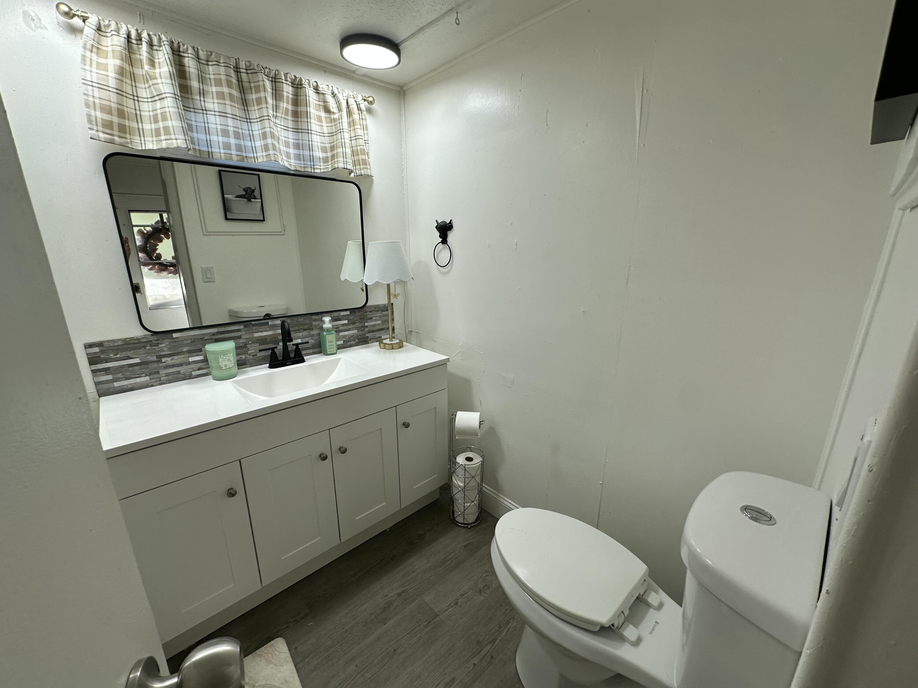 560 W Pleasant Ave #8, Tulare, CA 93274