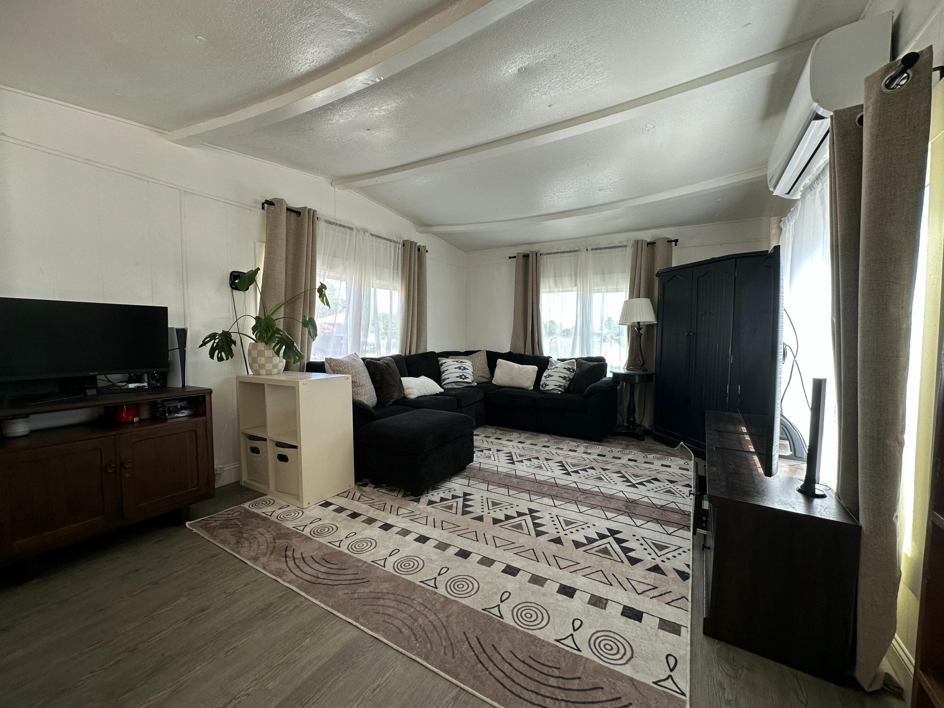 560 W Pleasant Ave #8, Tulare, CA 93274