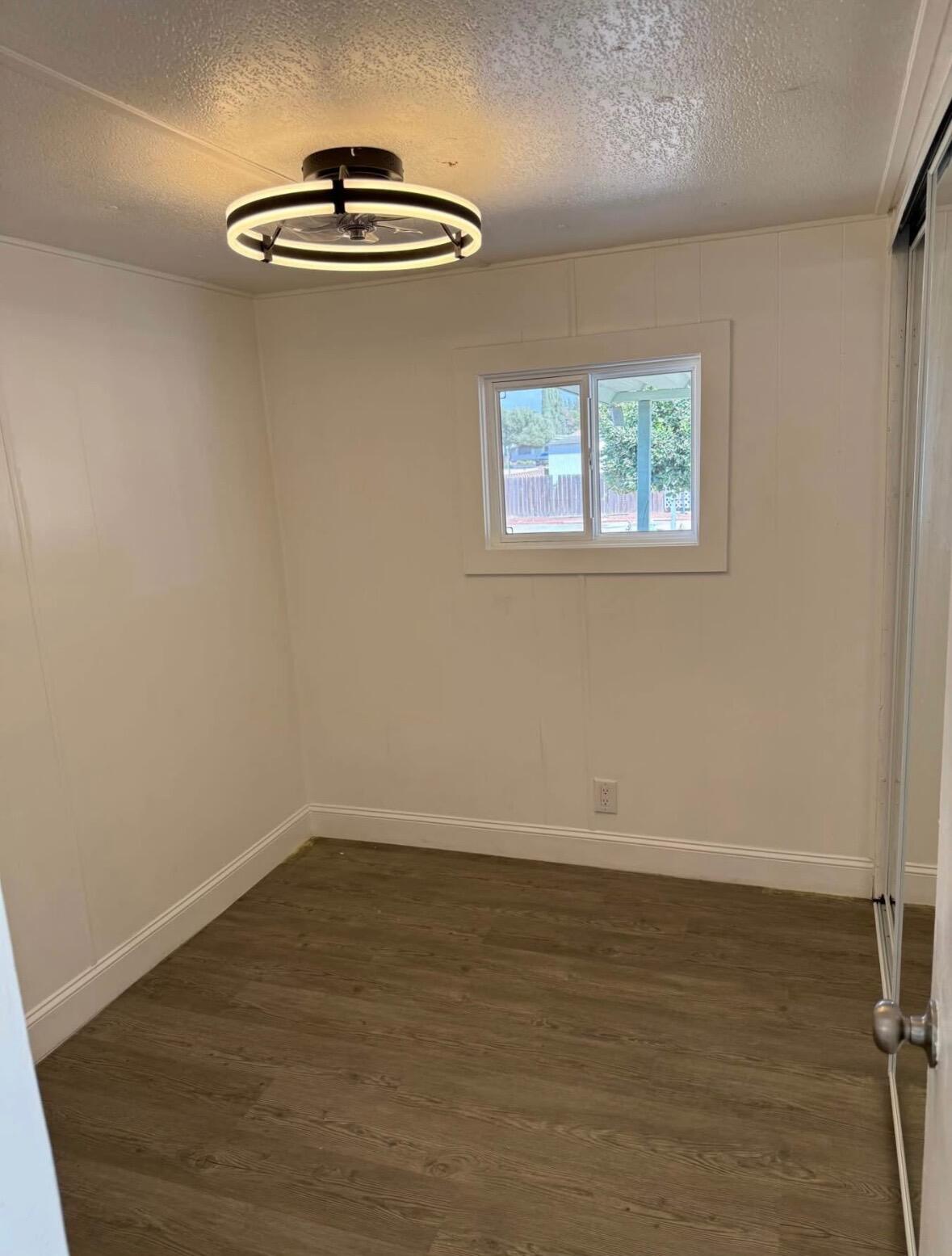 560 W Pleasant Ave #8, Tulare, CA 93274