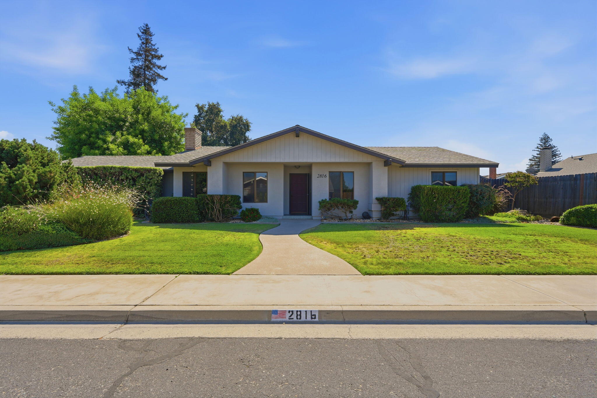 2816 S Memory St, Visalia, CA 93277