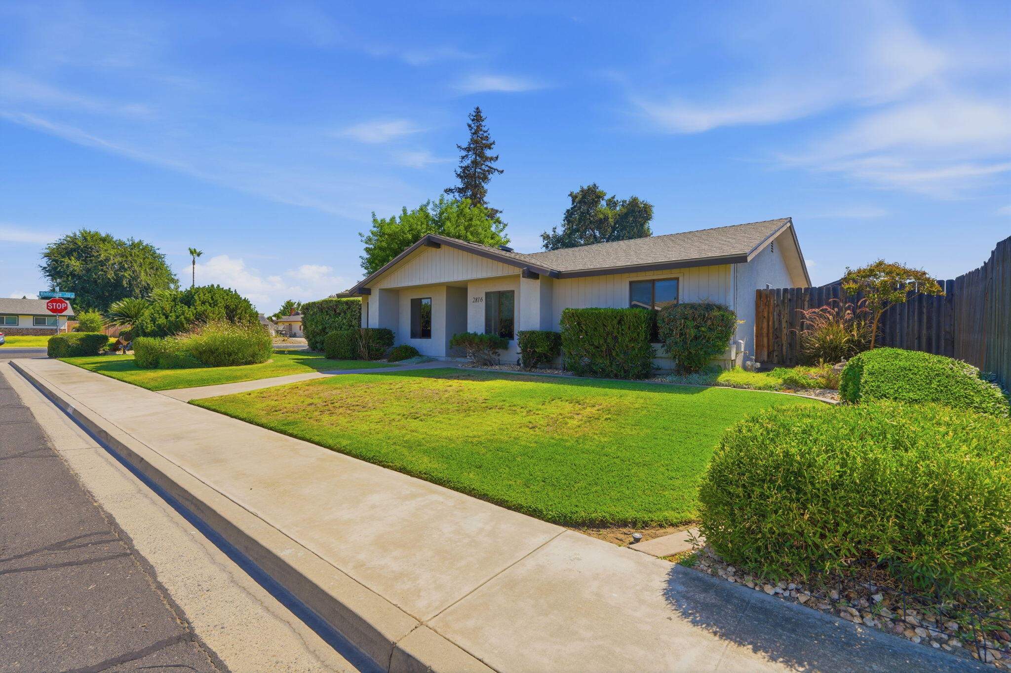 2816 S Memory St, Visalia, CA 93277