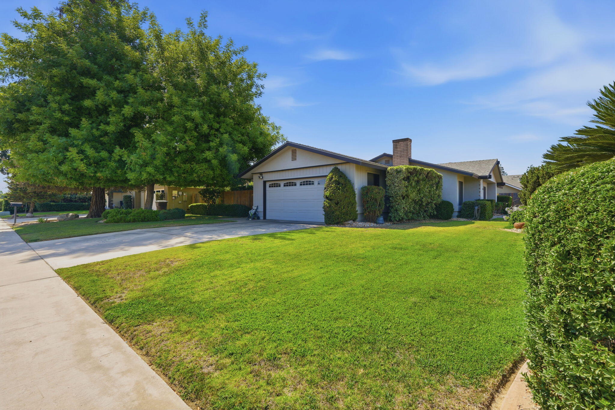 2816 S Memory St, Visalia, CA 93277