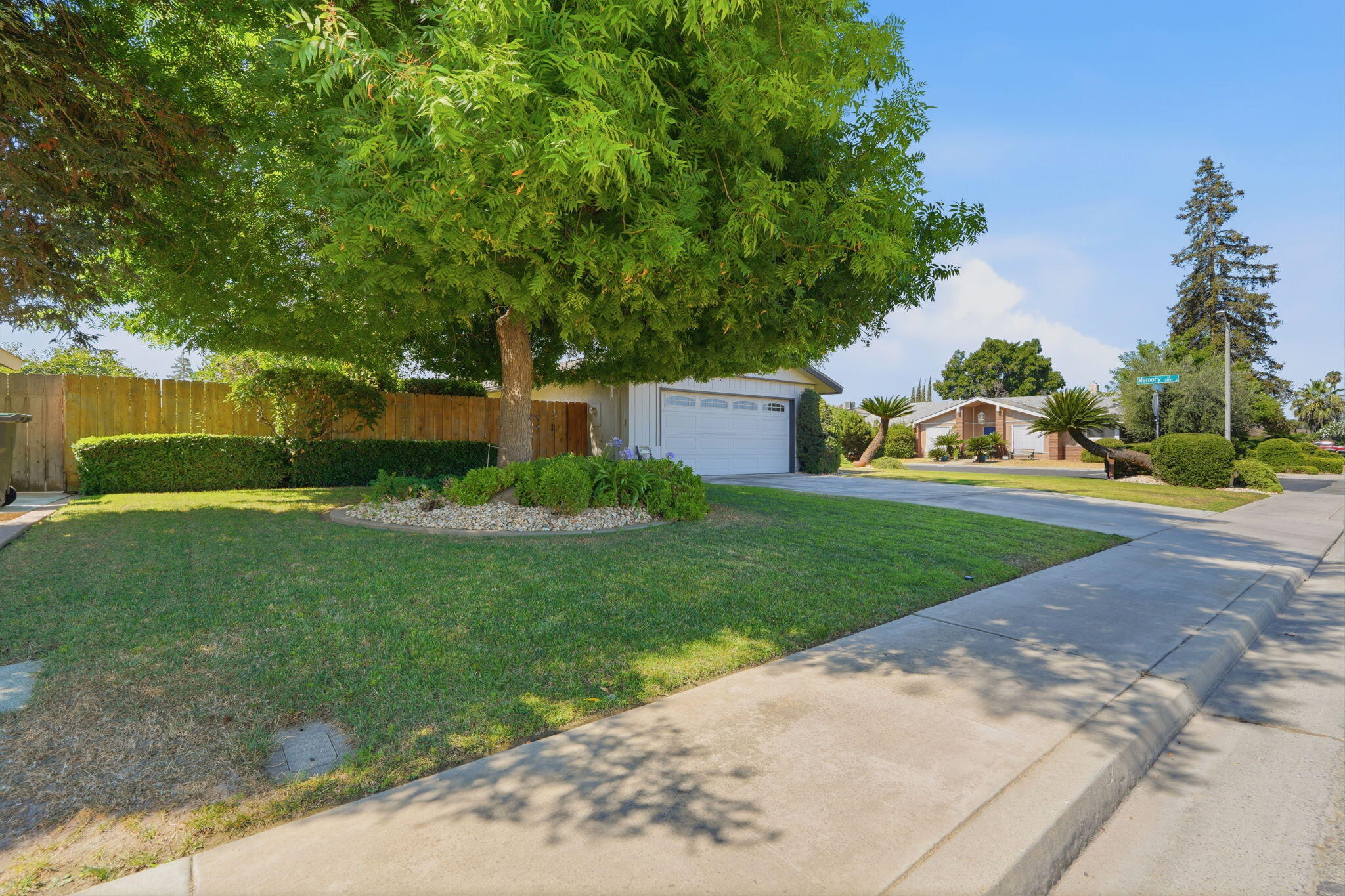 2816 S Memory St, Visalia, CA 93277