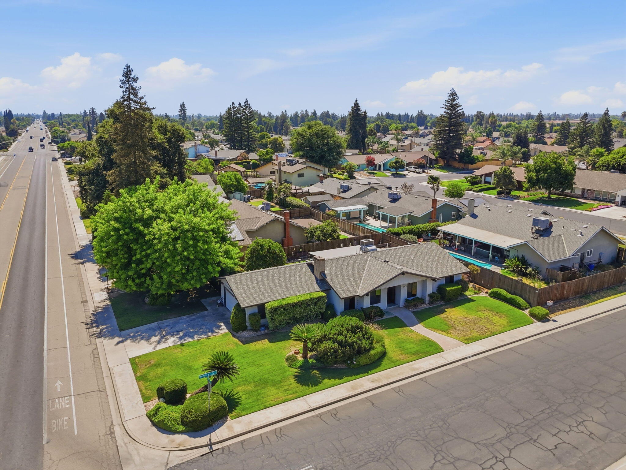 2816 S Memory St, Visalia, CA 93277