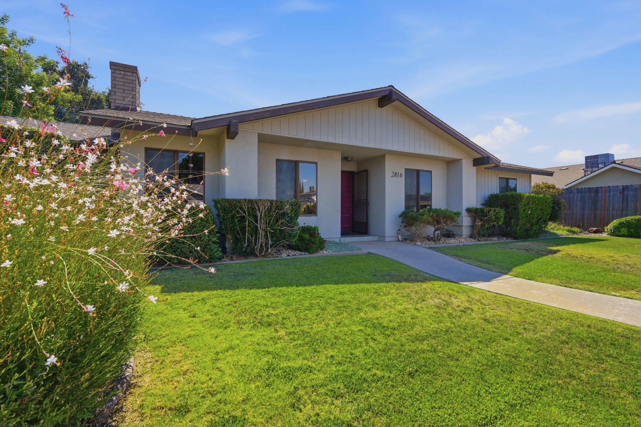 2816 S Memory St, Visalia, CA 93277