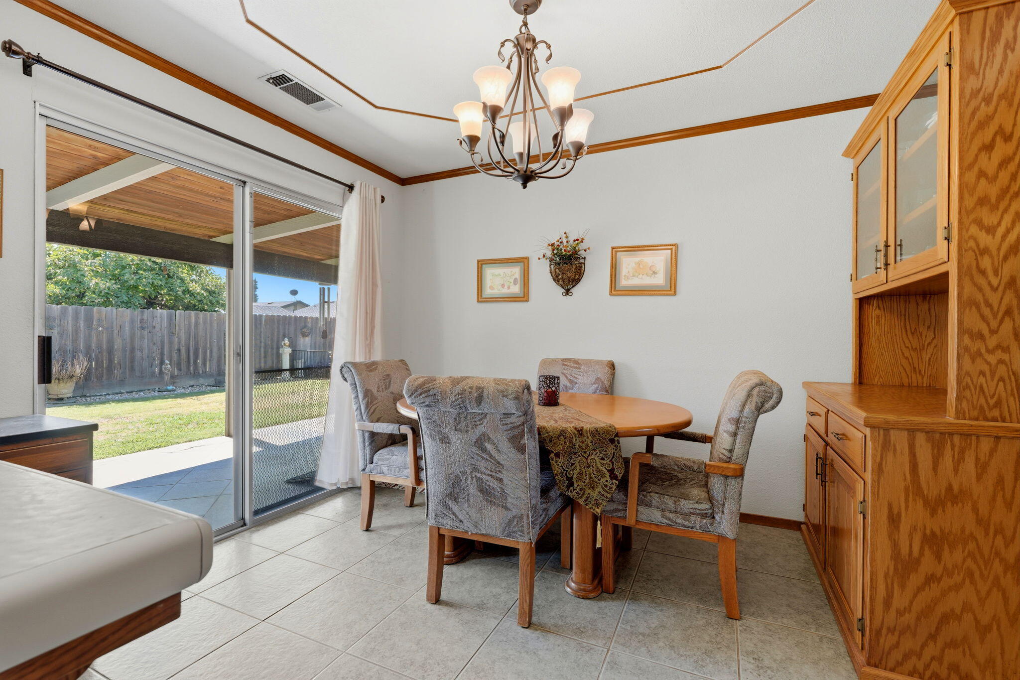 2816 S Memory St, Visalia, CA 93277