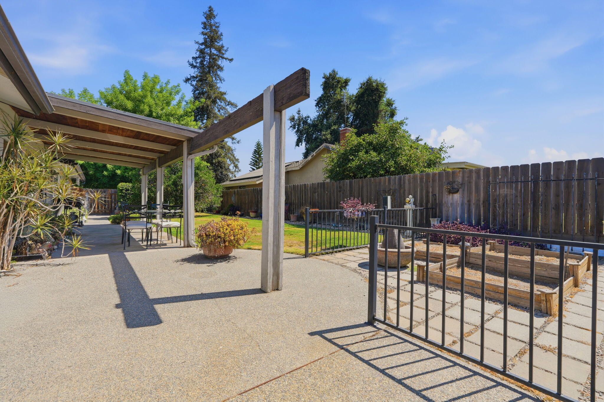 2816 S Memory St, Visalia, CA 93277