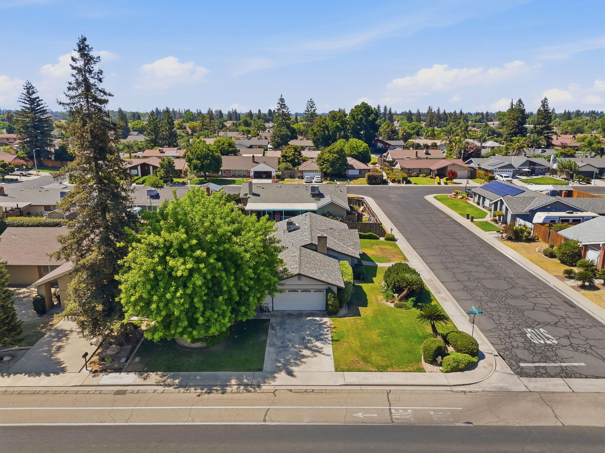 2816 S Memory St, Visalia, CA 93277