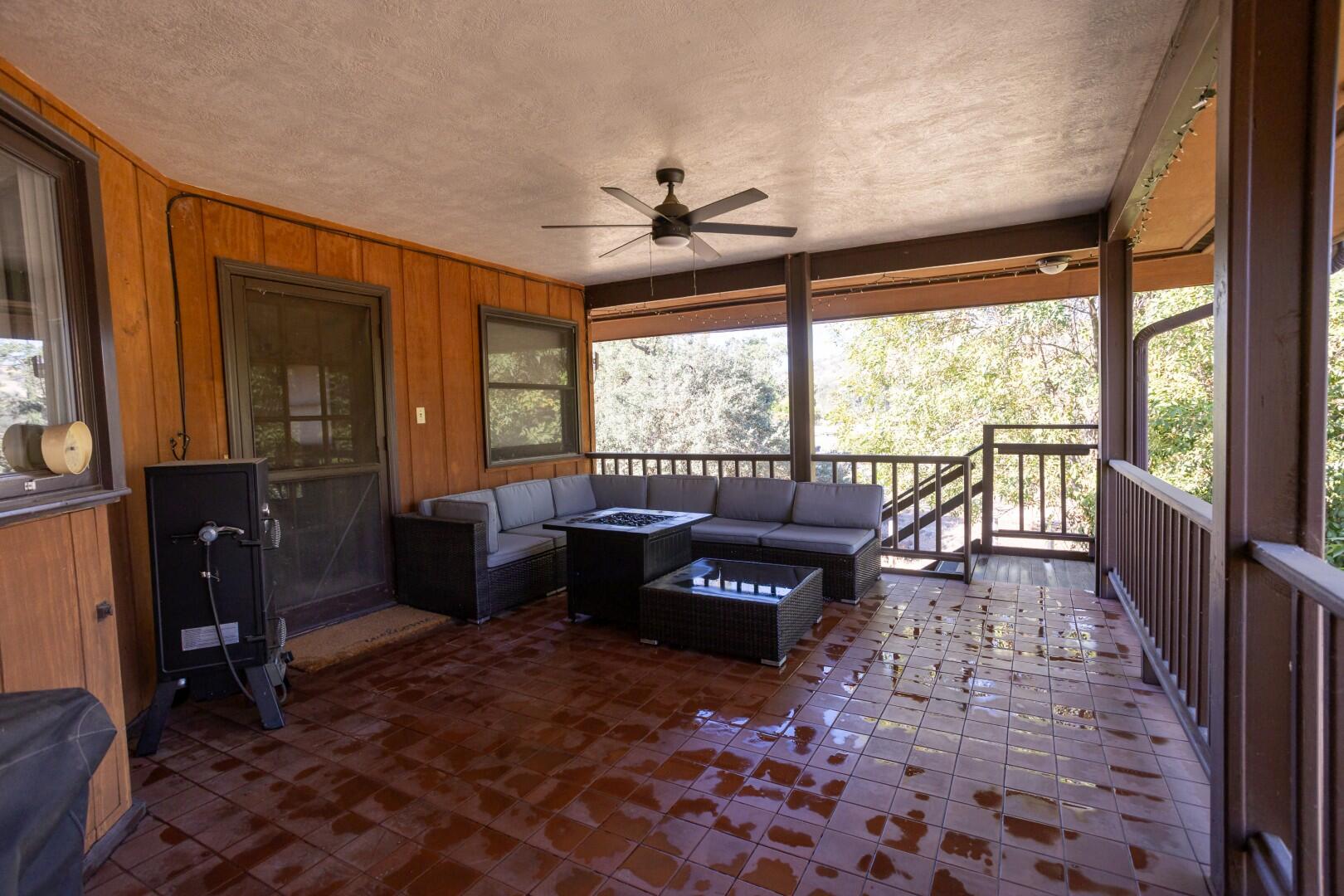 16270 Palomino Dr, Springville, CA 93265
