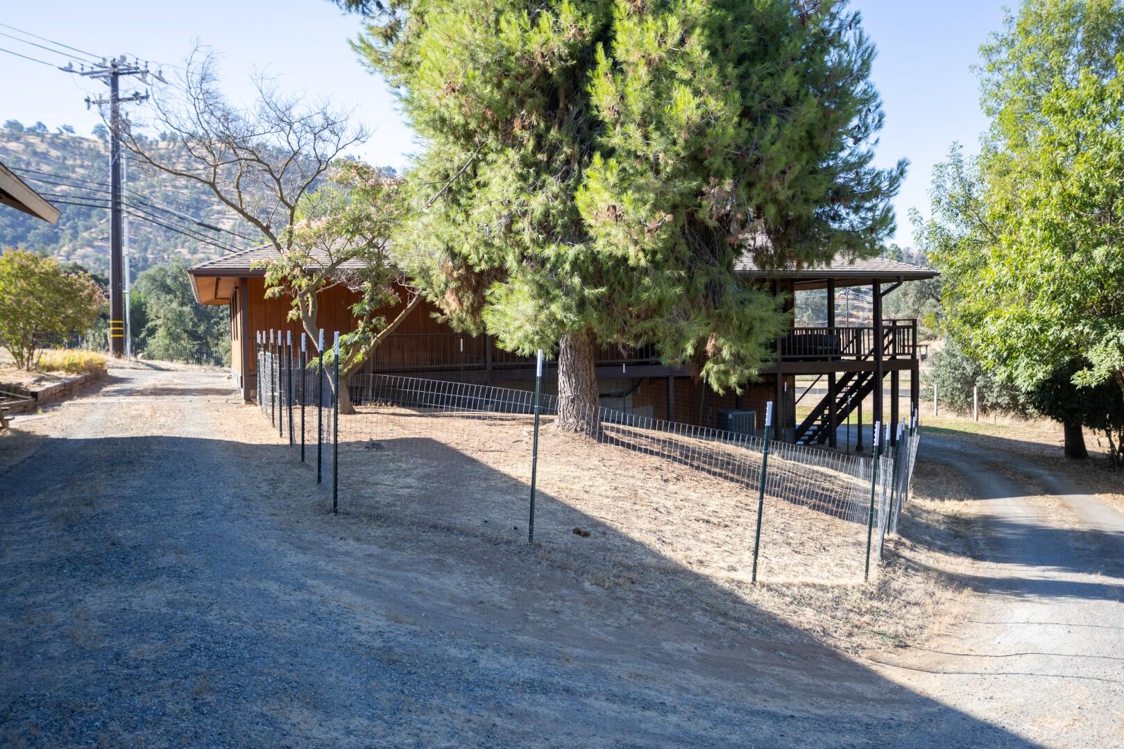 16270 Palomino Dr, Springville, CA 93265