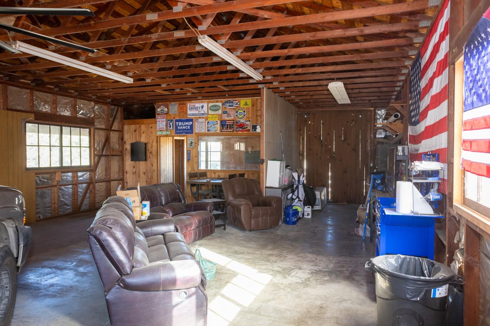 16270 Palomino Dr, Springville, CA 93265