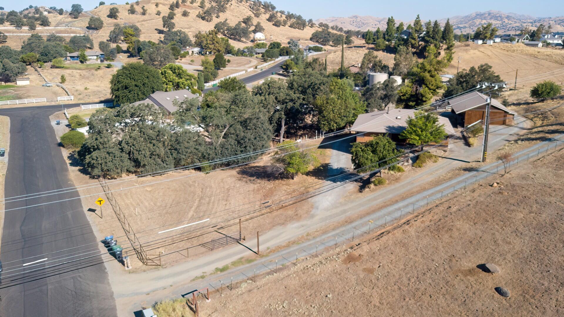 16270 Palomino Dr, Springville, CA 93265