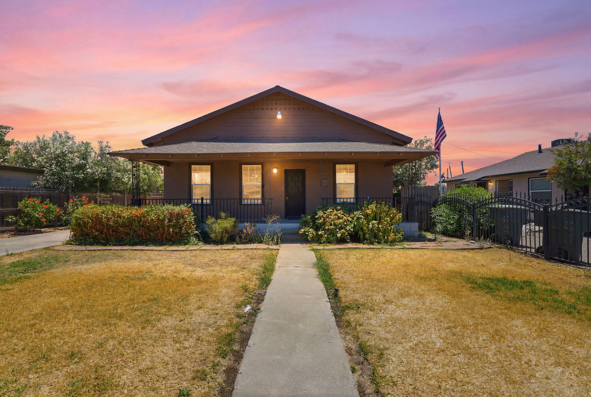 1009 W Grove Ave, Visalia, CA 93291