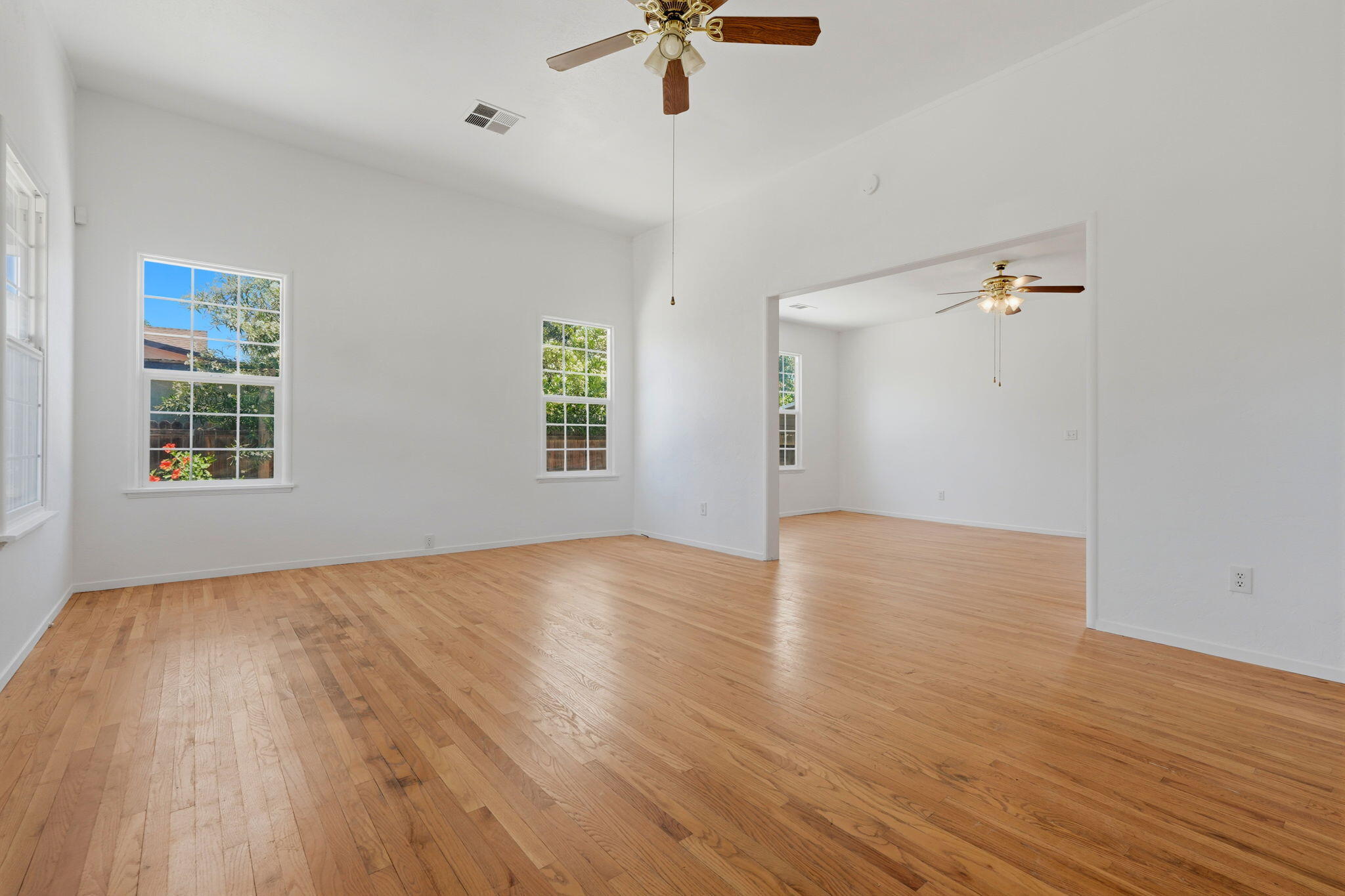 1009 W Grove Ave, Visalia, CA 93291