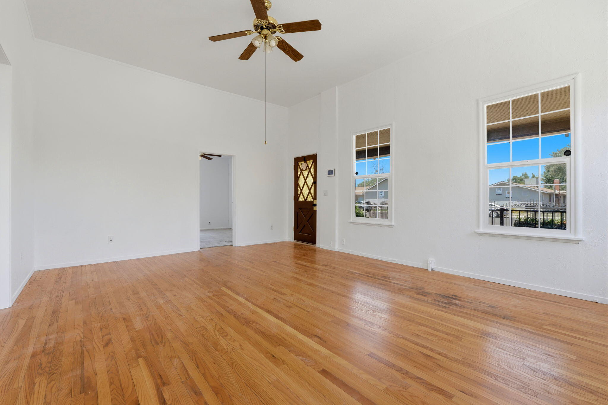 1009 W Grove Ave, Visalia, CA 93291