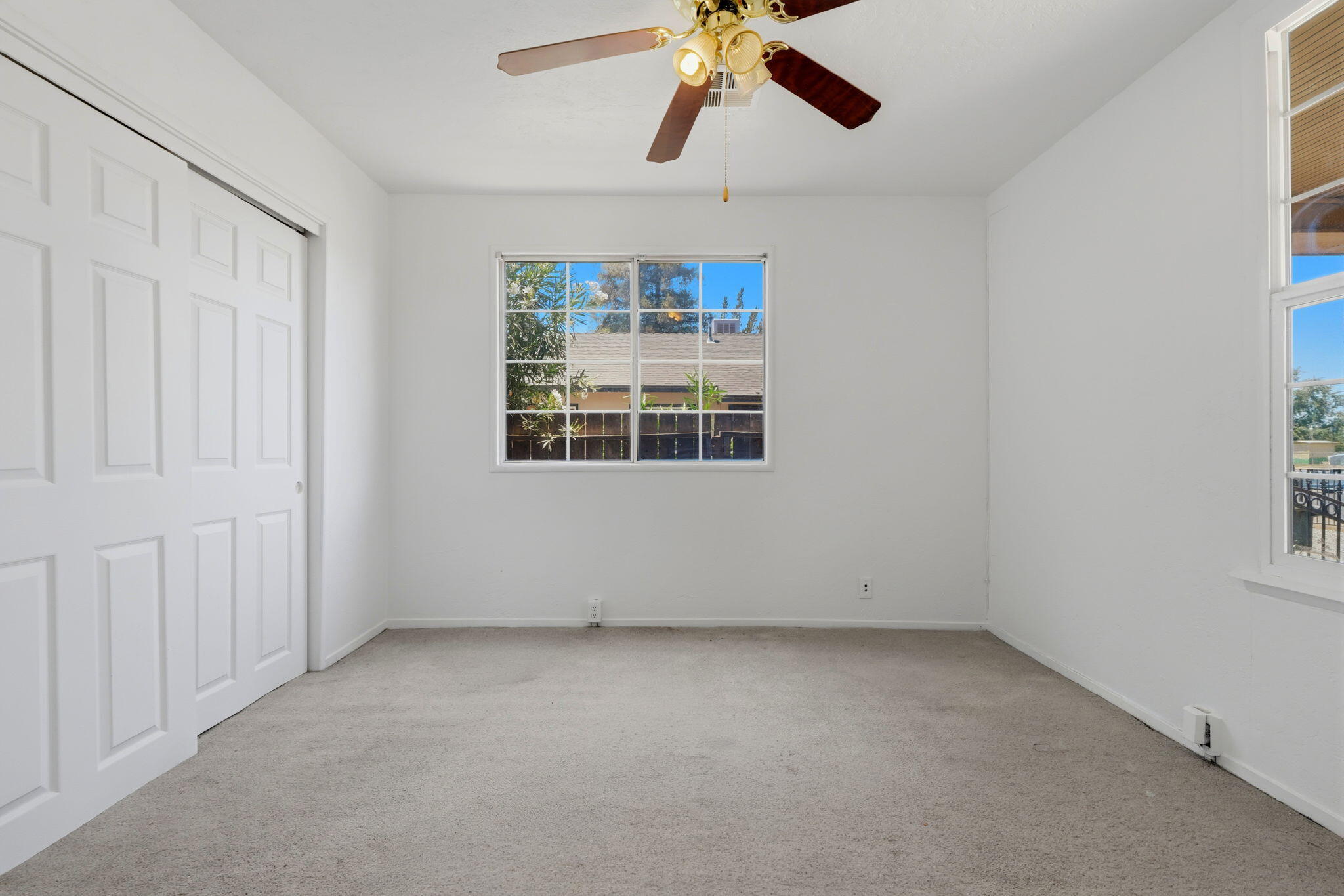 1009 W Grove Ave, Visalia, CA 93291