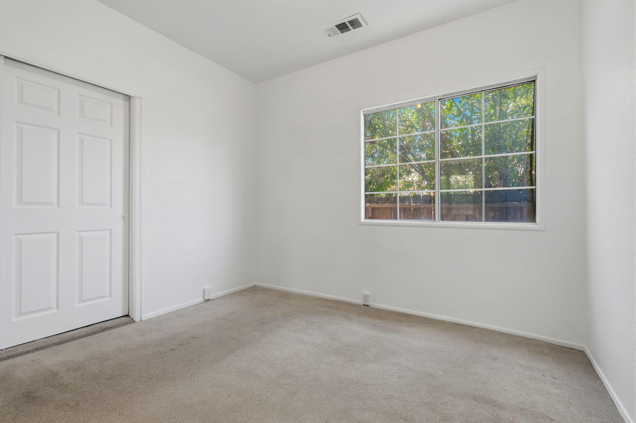 1009 W Grove Ave, Visalia, CA 93291