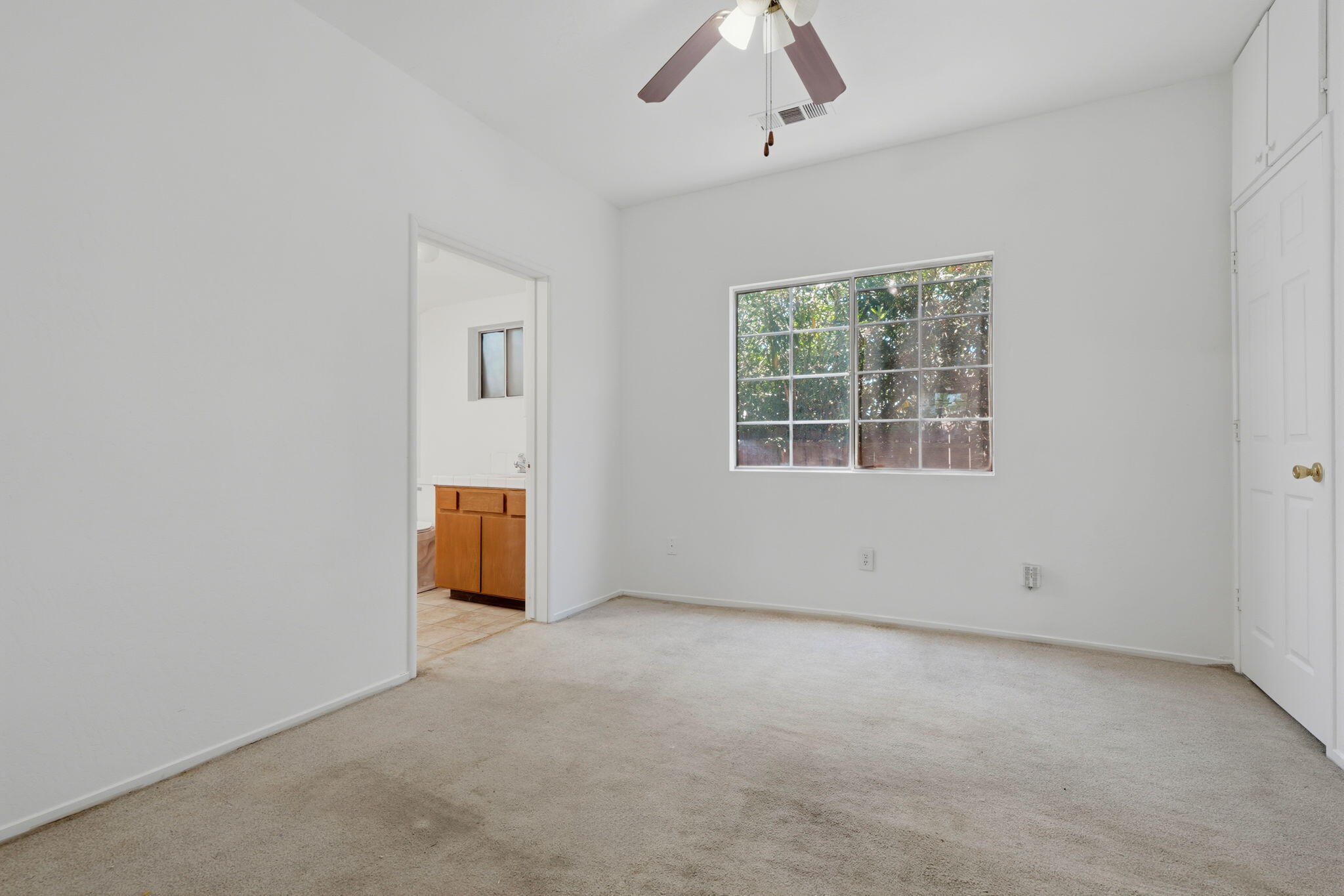 1009 W Grove Ave, Visalia, CA 93291