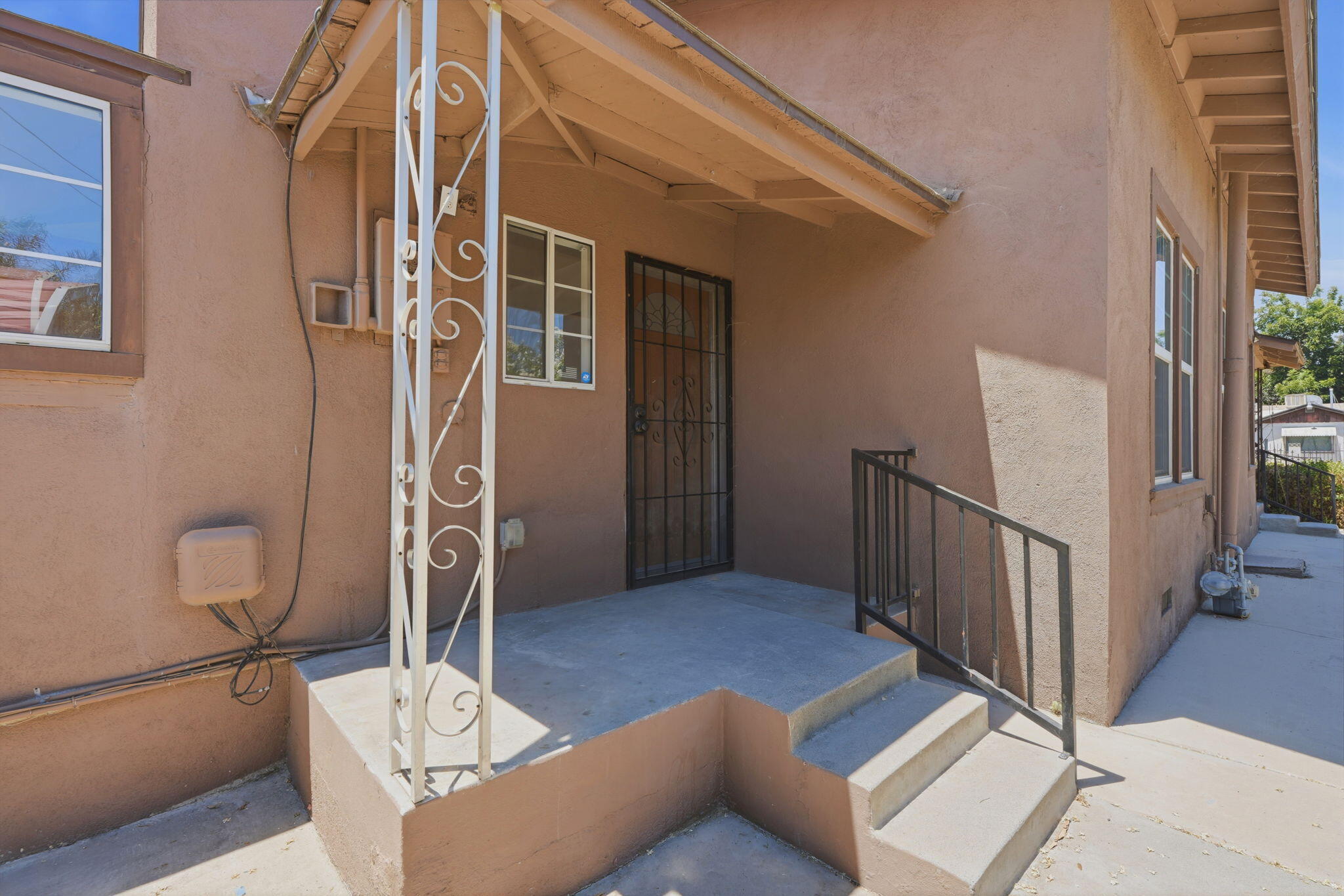1009 W Grove Ave, Visalia, CA 93291