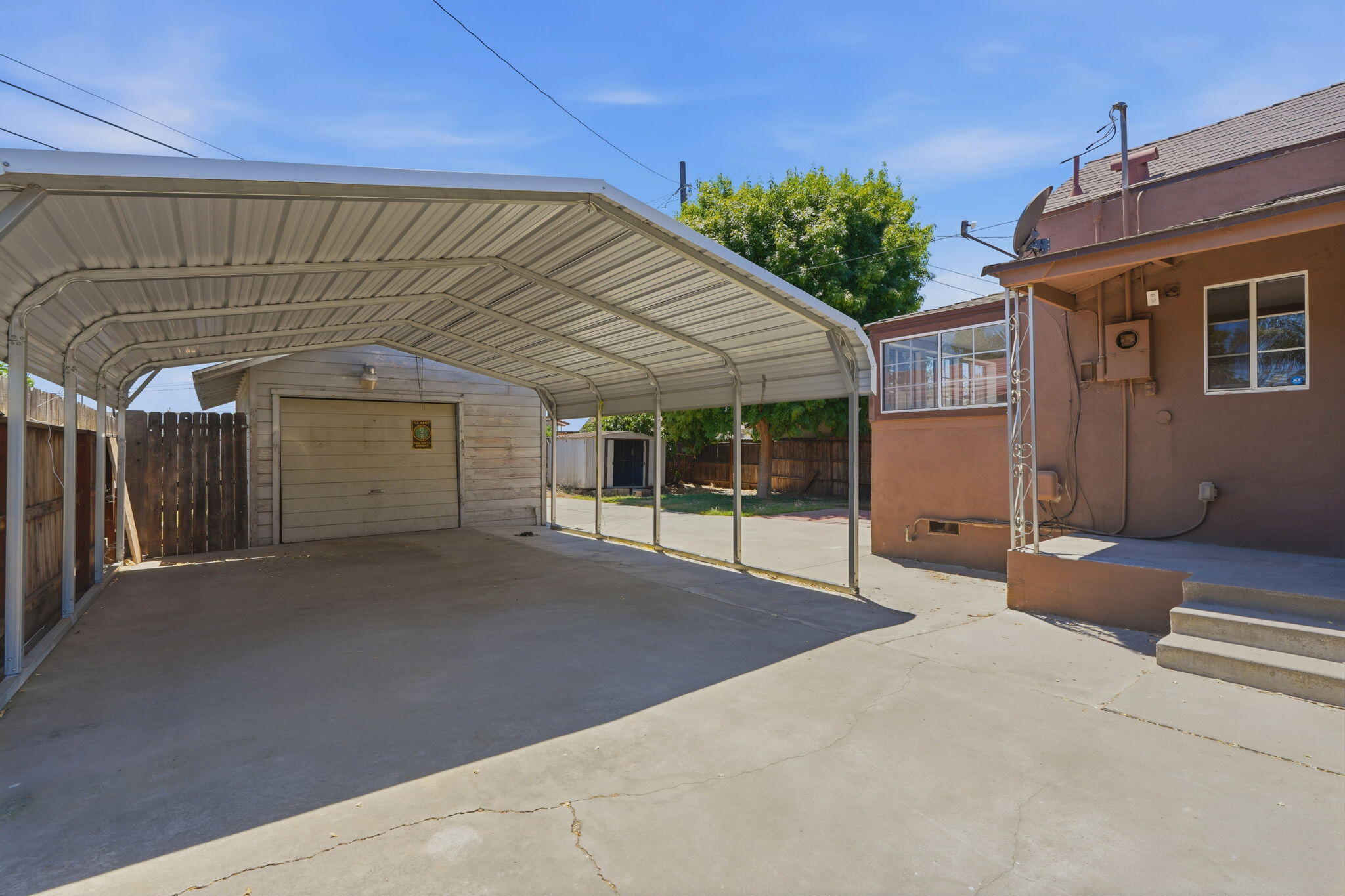 1009 W Grove Ave, Visalia, CA 93291