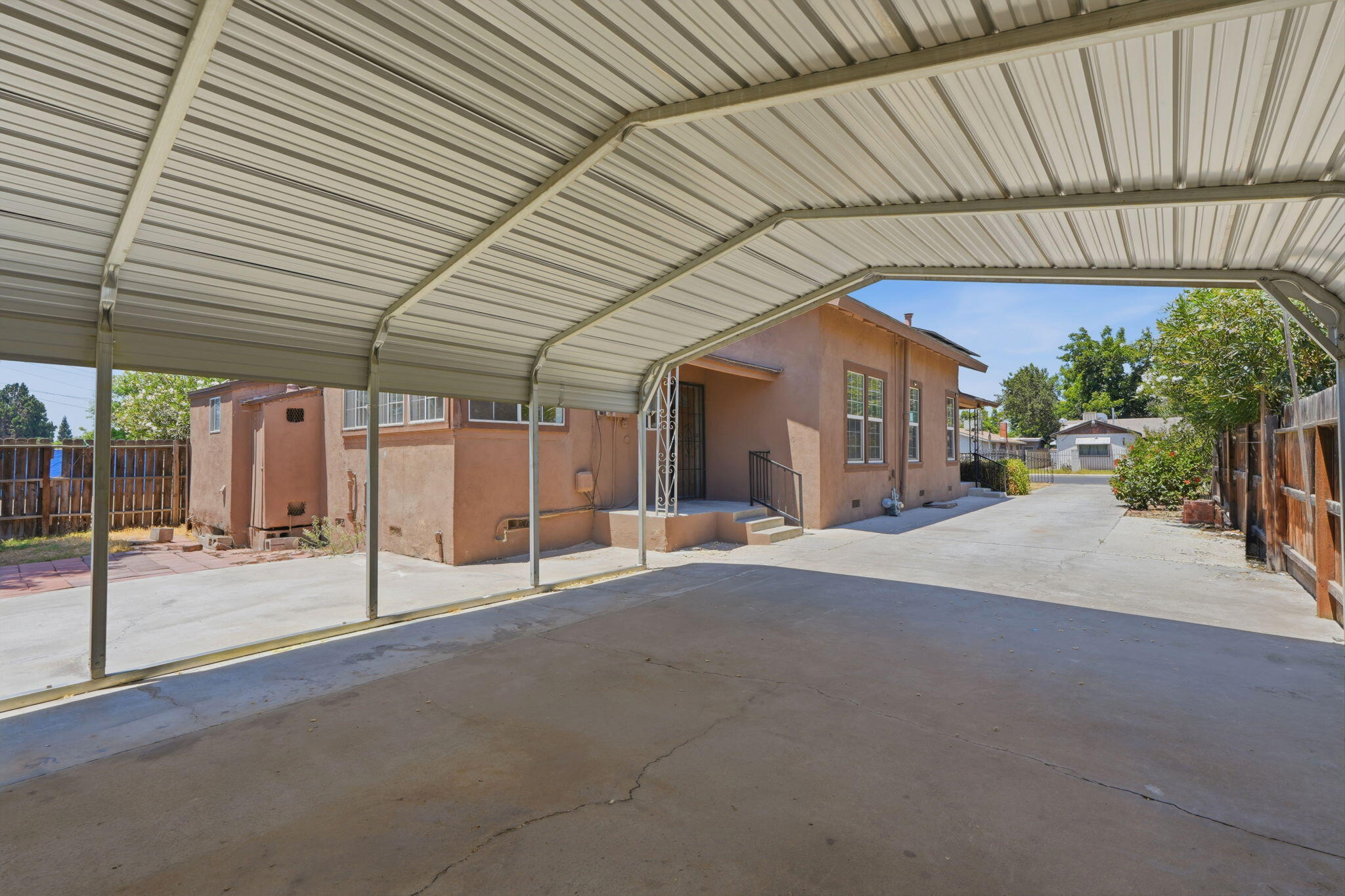 1009 W Grove Ave, Visalia, CA 93291