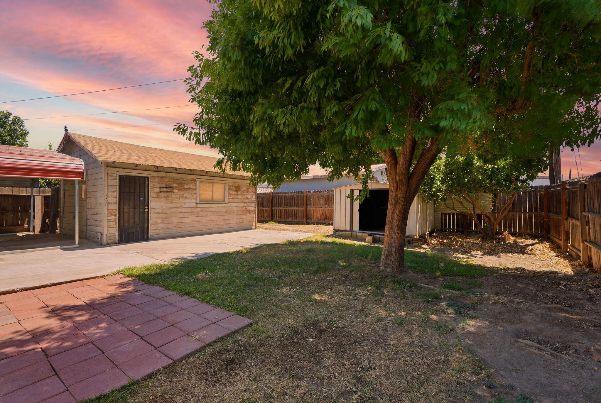 1009 W Grove Ave, Visalia, CA 93291