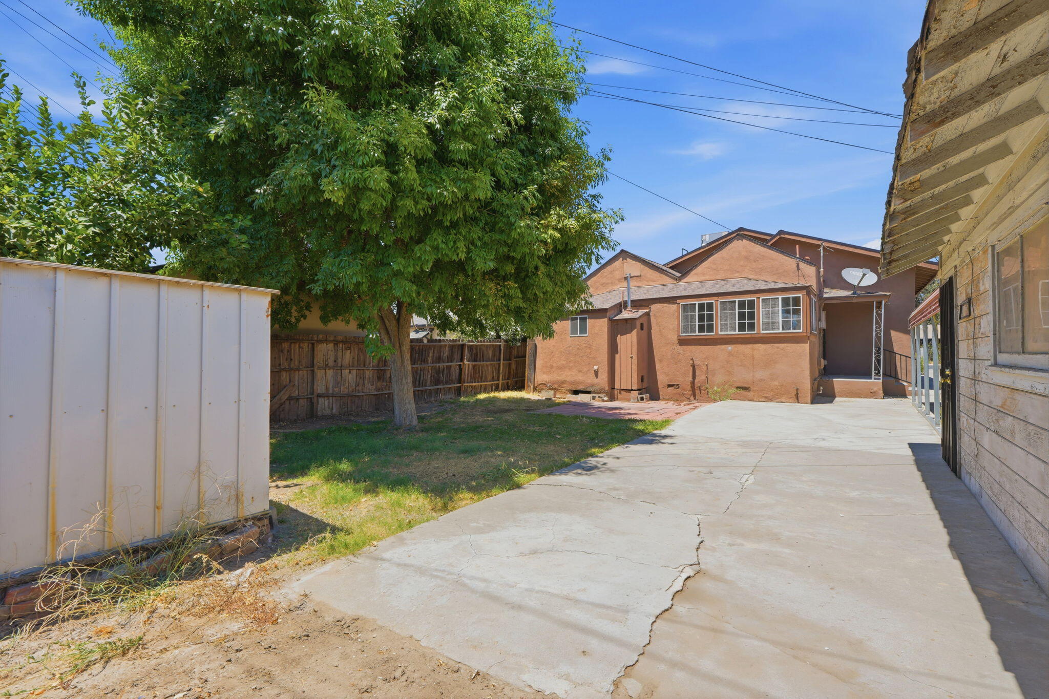 1009 W Grove Ave, Visalia, CA 93291