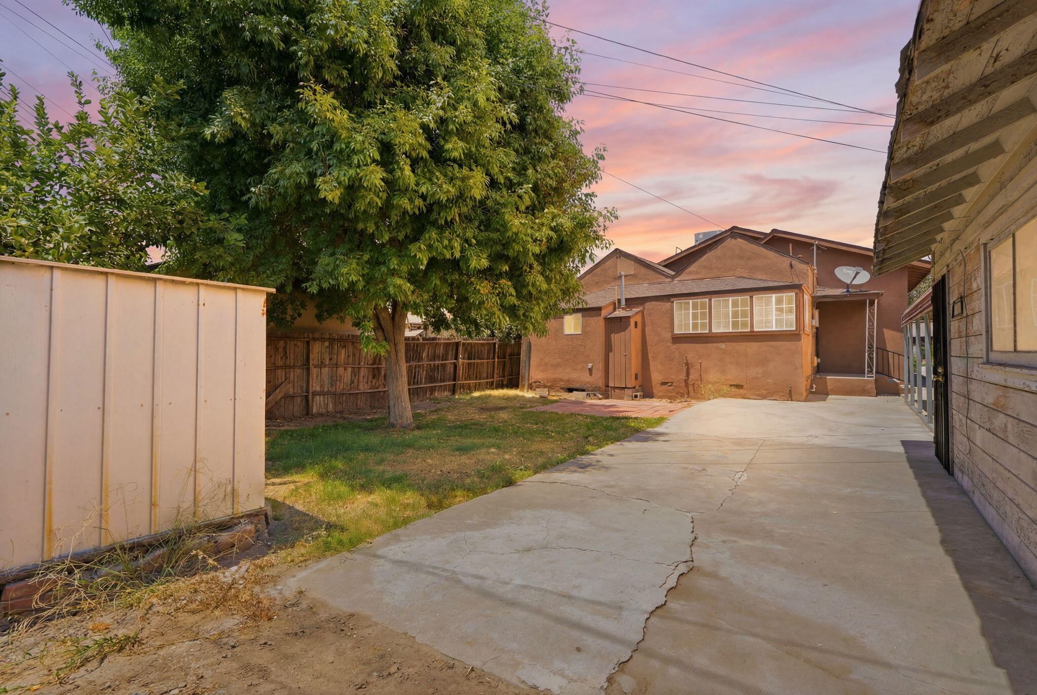 1009 W Grove Ave, Visalia, CA 93291