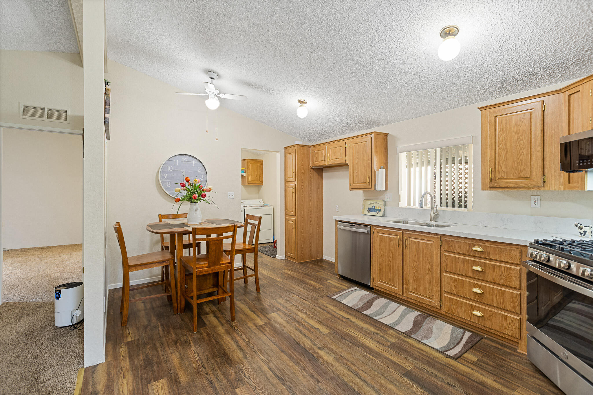 5212 W La Vida Ave ##9, Visalia, CA 93277