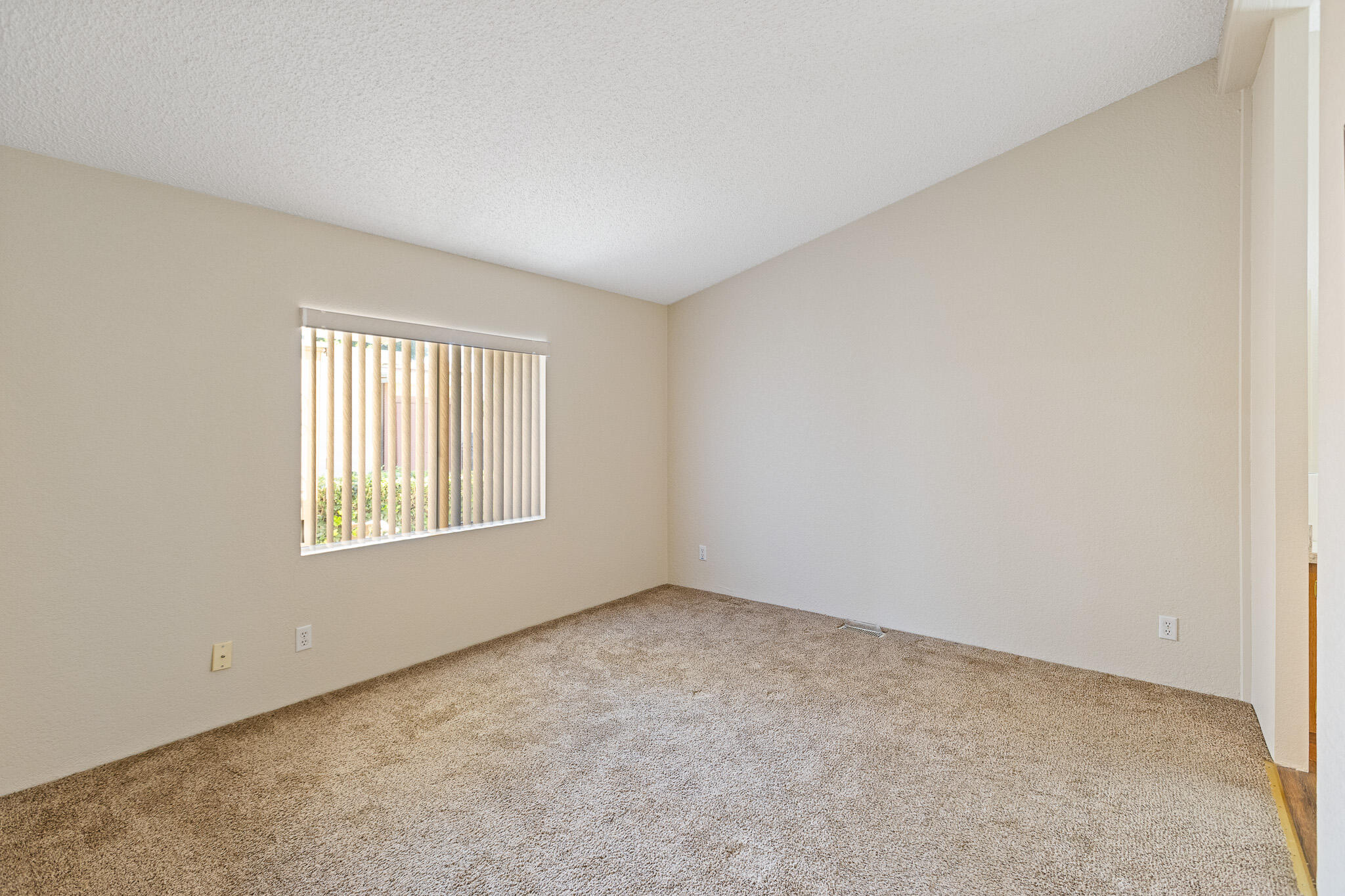 5212 W La Vida Ave ##9, Visalia, CA 93277