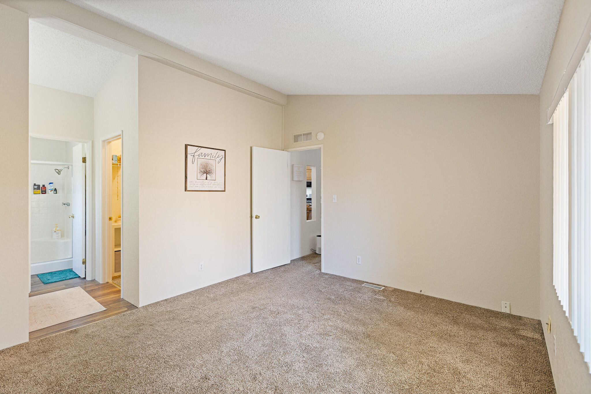 5212 W La Vida Ave ##9, Visalia, CA 93277