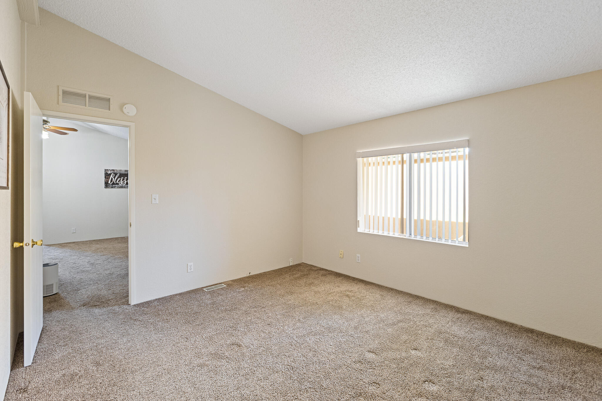 5212 W La Vida Ave ##9, Visalia, CA 93277