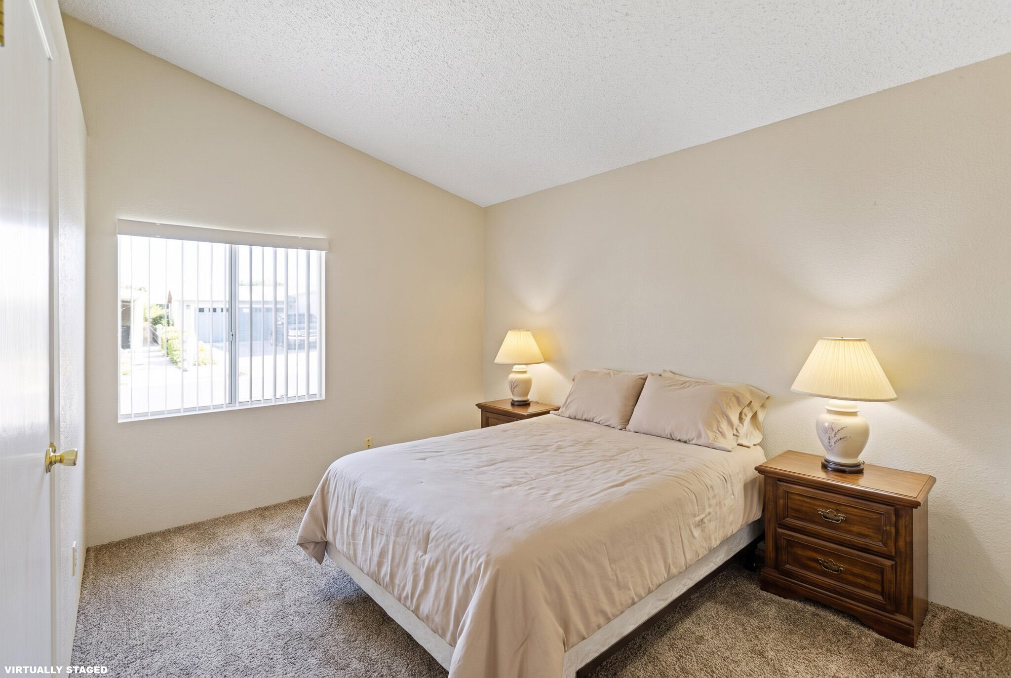 5212 W La Vida Ave ##9, Visalia, CA 93277