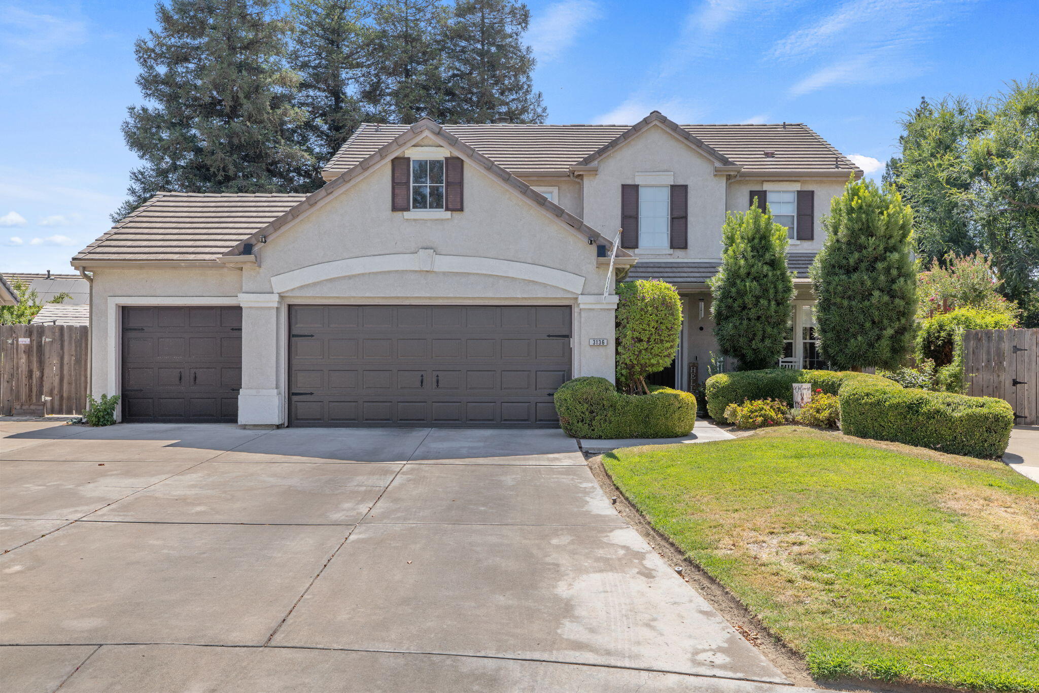 3136 S Peppertree Ct, Visalia, CA 93277