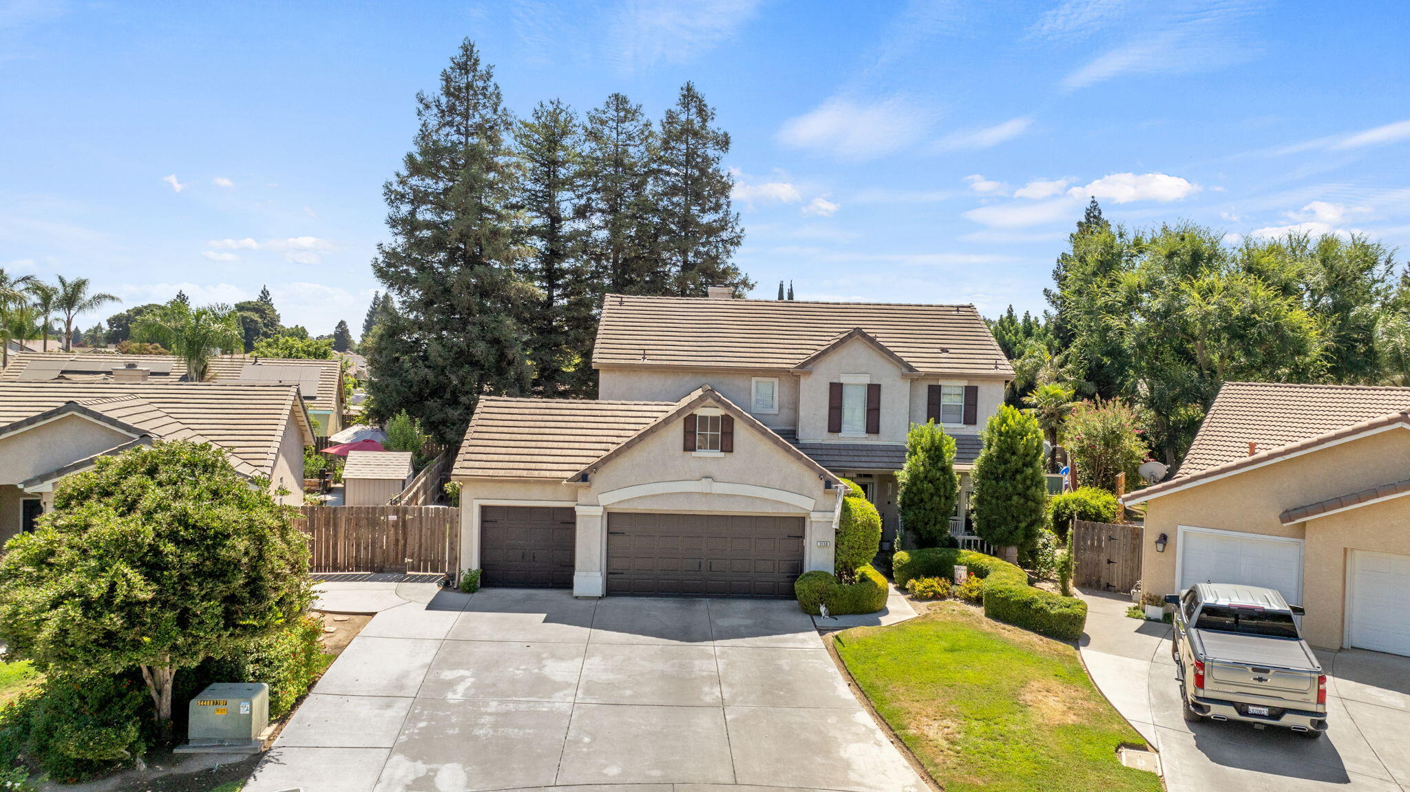 3136 S Peppertree Ct, Visalia, CA 93277