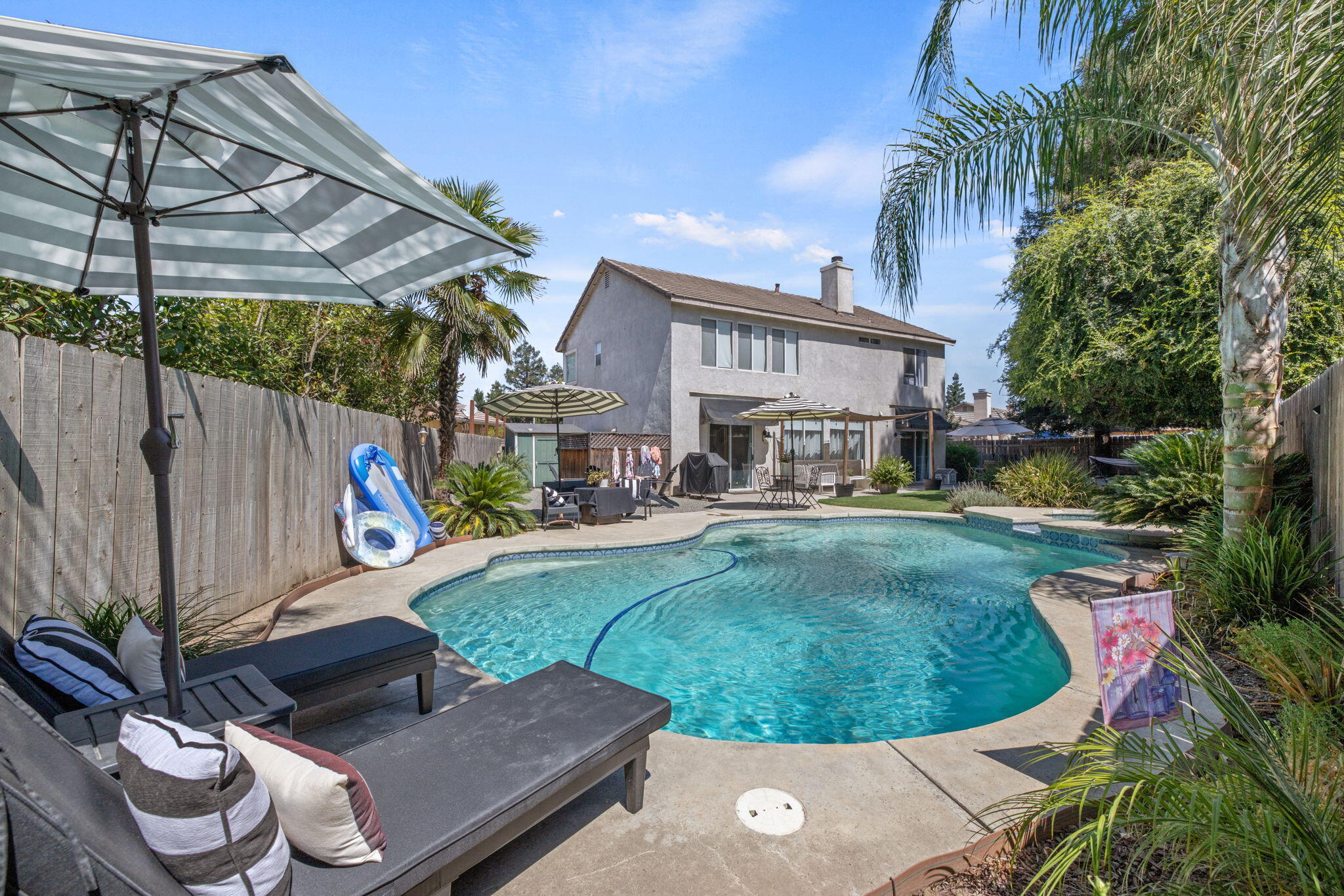 3136 S Peppertree Ct, Visalia, CA 93277