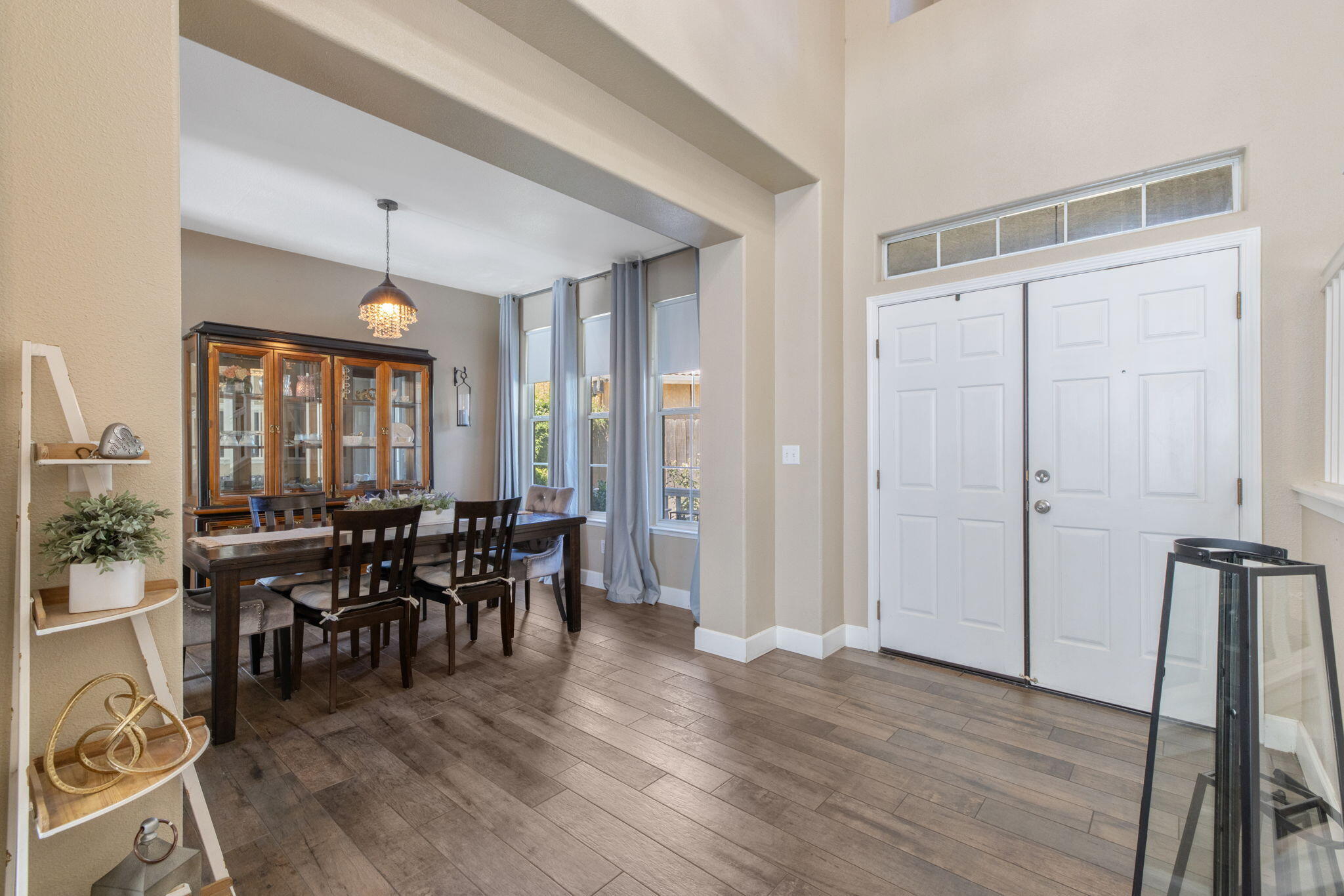 3136 S Peppertree Ct, Visalia, CA 93277