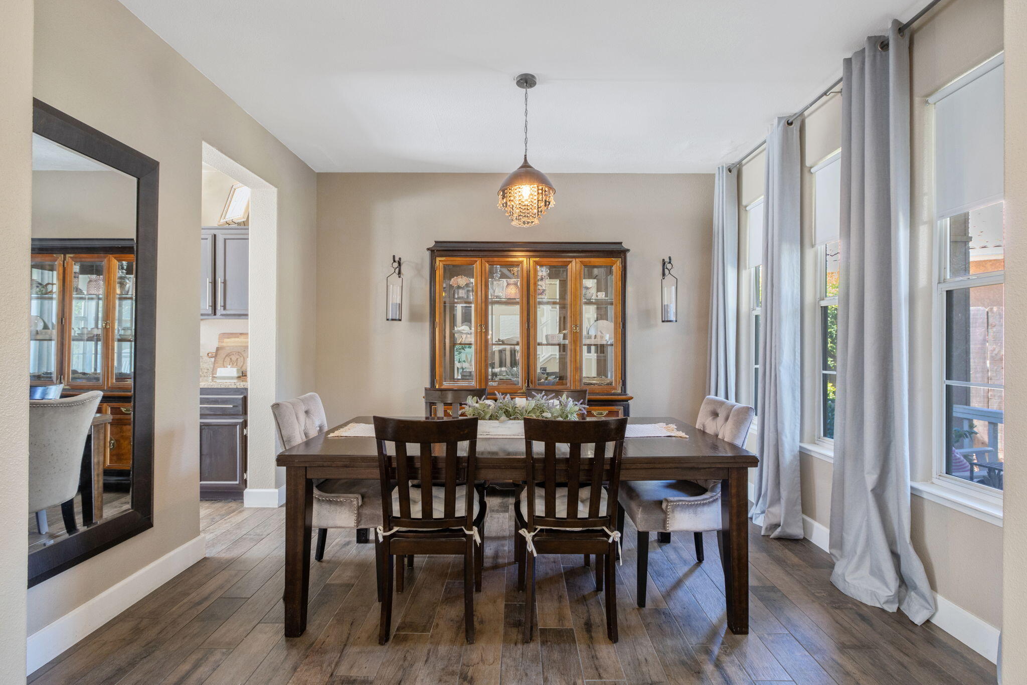 3136 S Peppertree Ct, Visalia, CA 93277