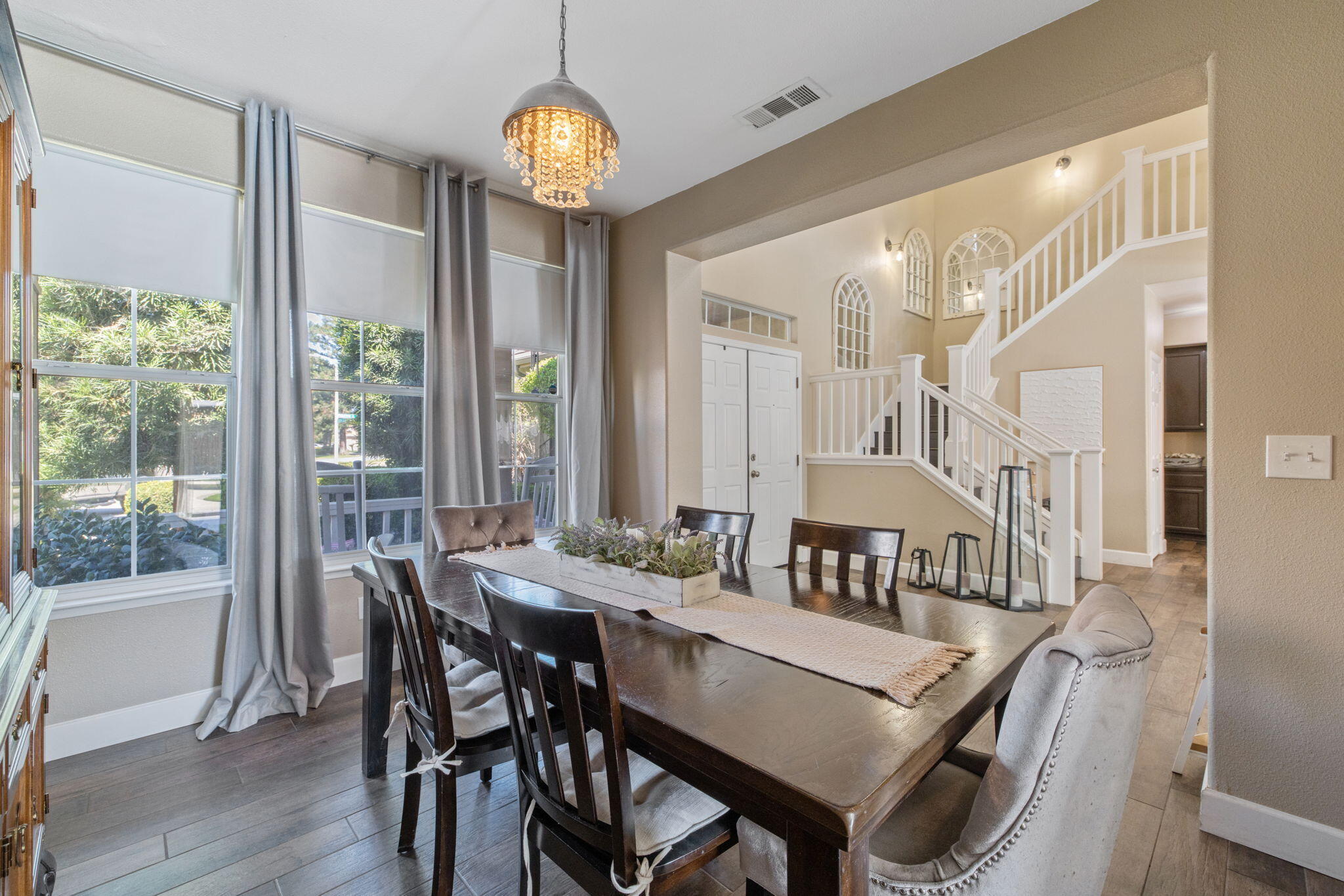 3136 S Peppertree Ct, Visalia, CA 93277