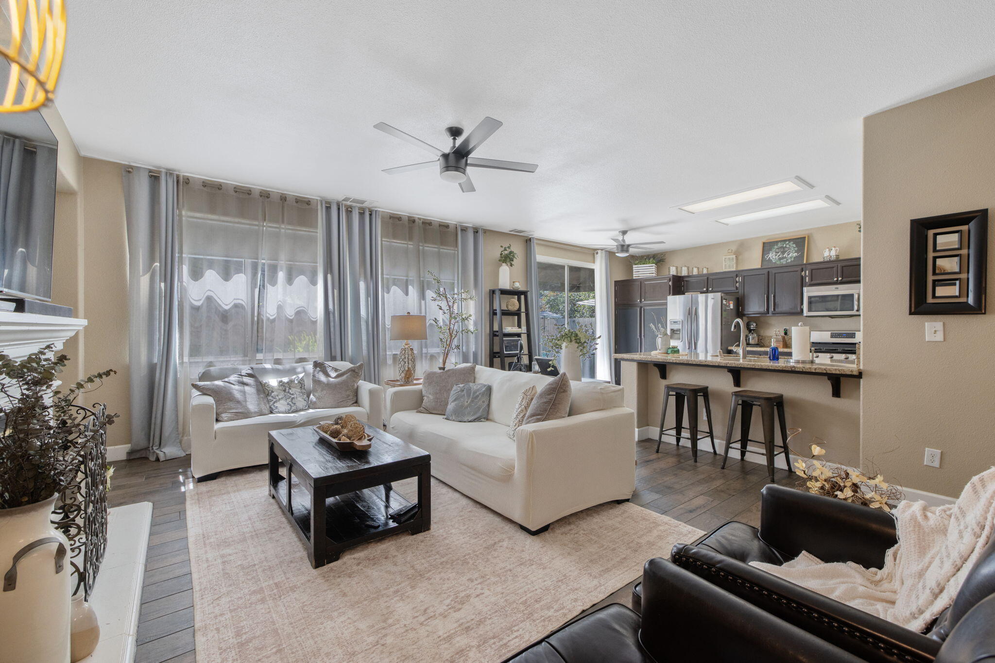 3136 S Peppertree Ct, Visalia, CA 93277