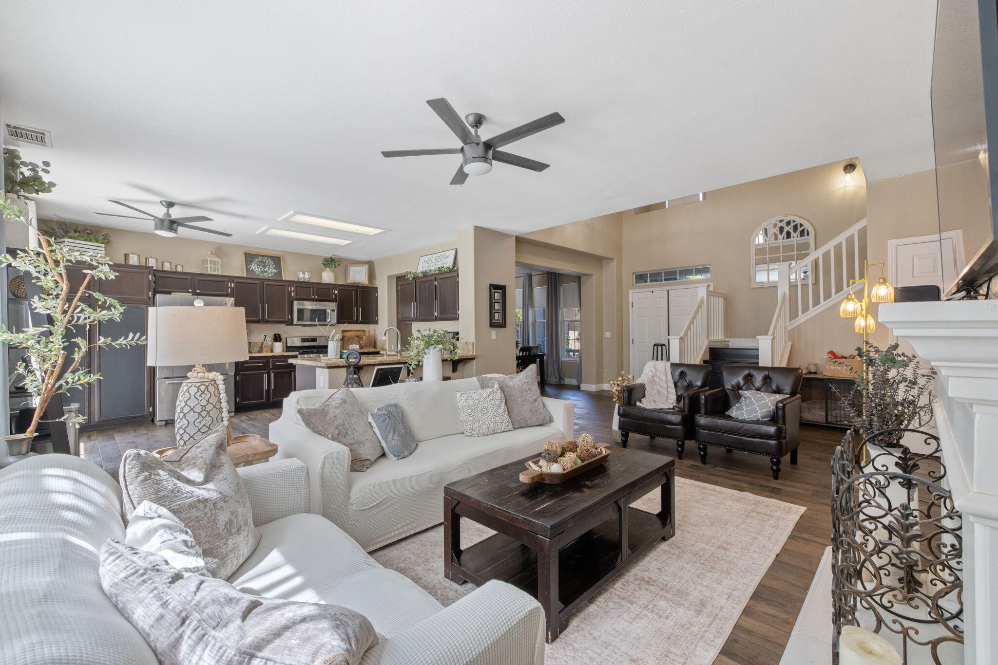 3136 S Peppertree Ct, Visalia, CA 93277