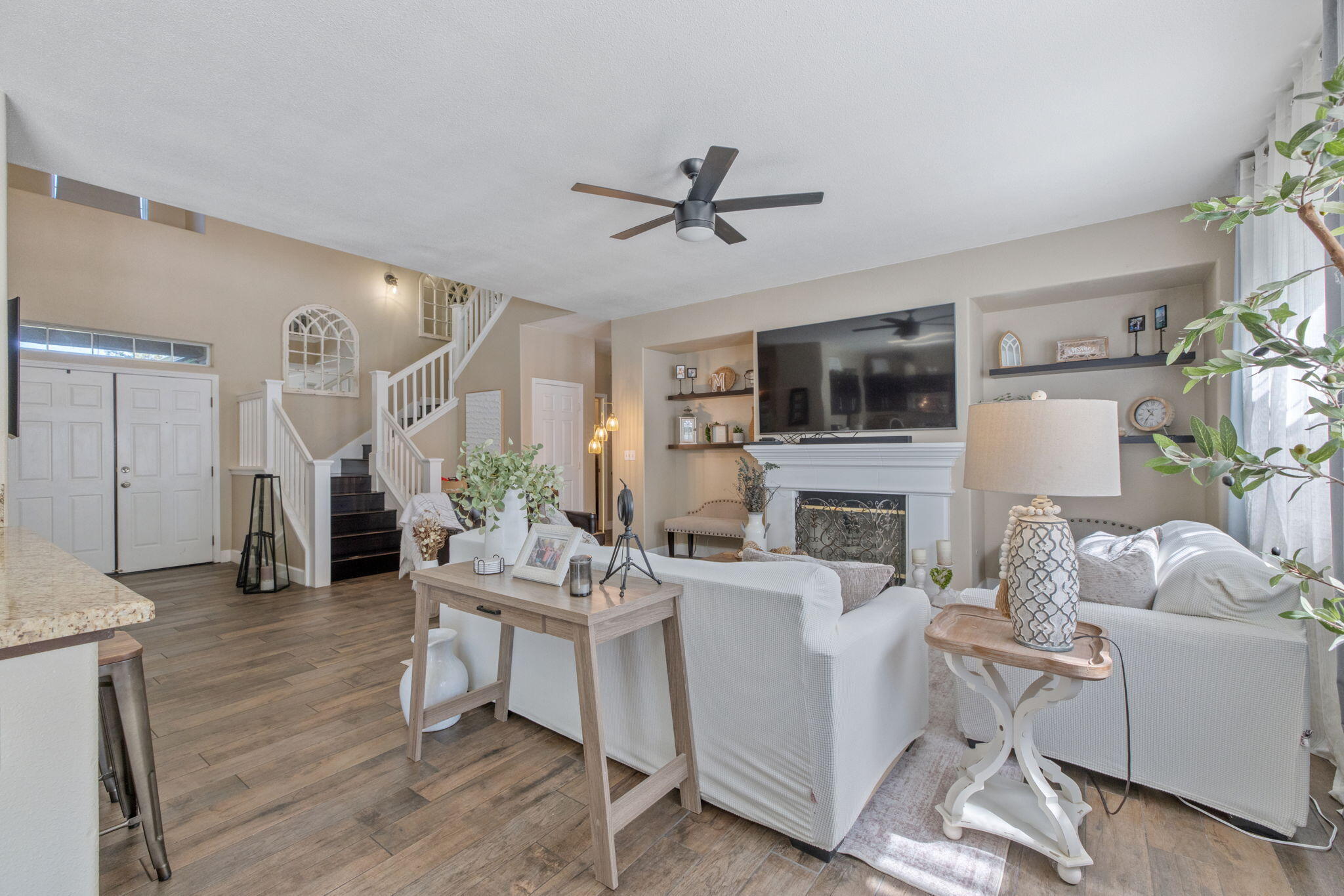 3136 S Peppertree Ct, Visalia, CA 93277